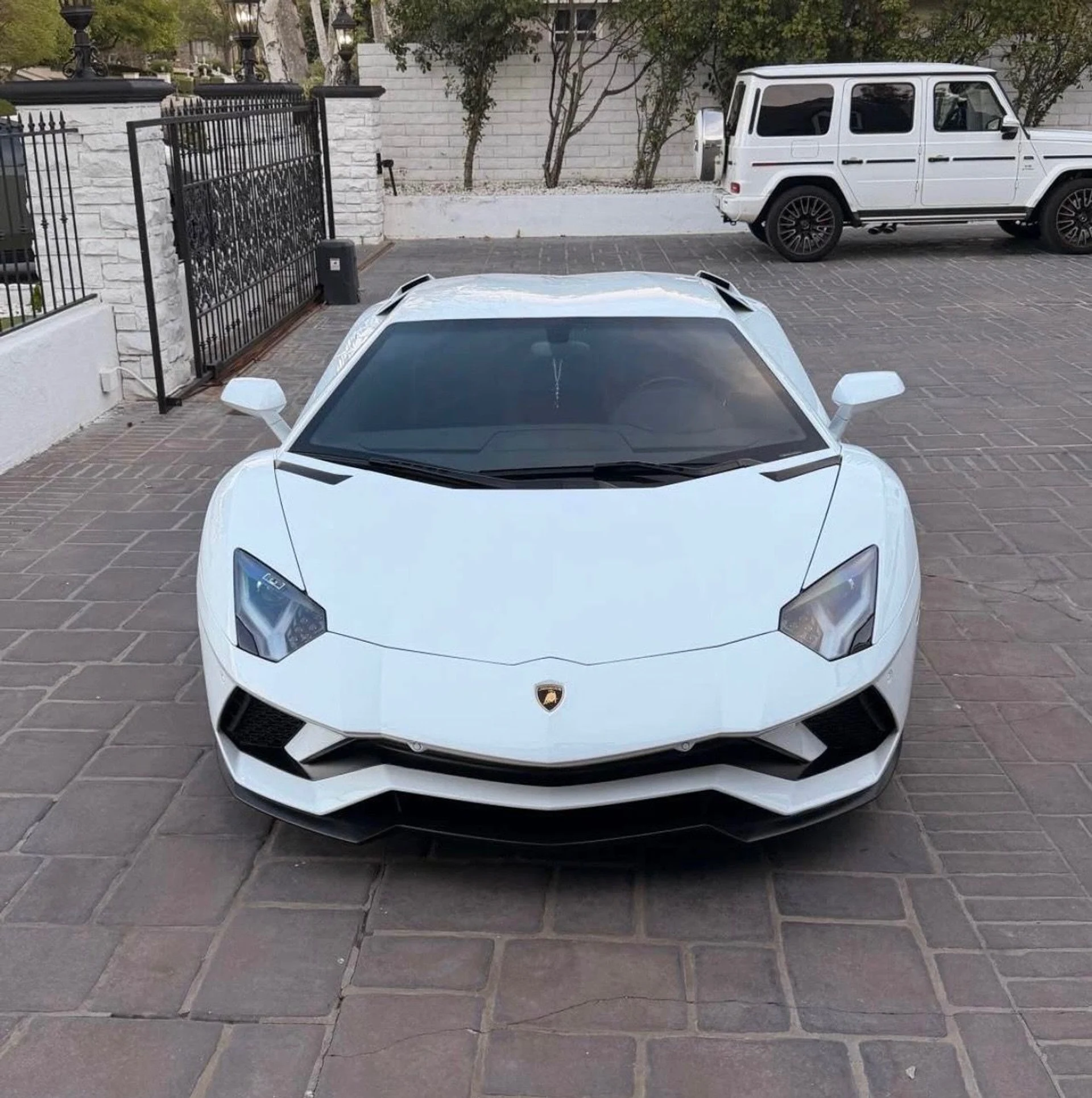 mph003_3173083562_Used_2018_Lamborghini_Aventador_LP_740_4_S_1771341556_caaf725eb7