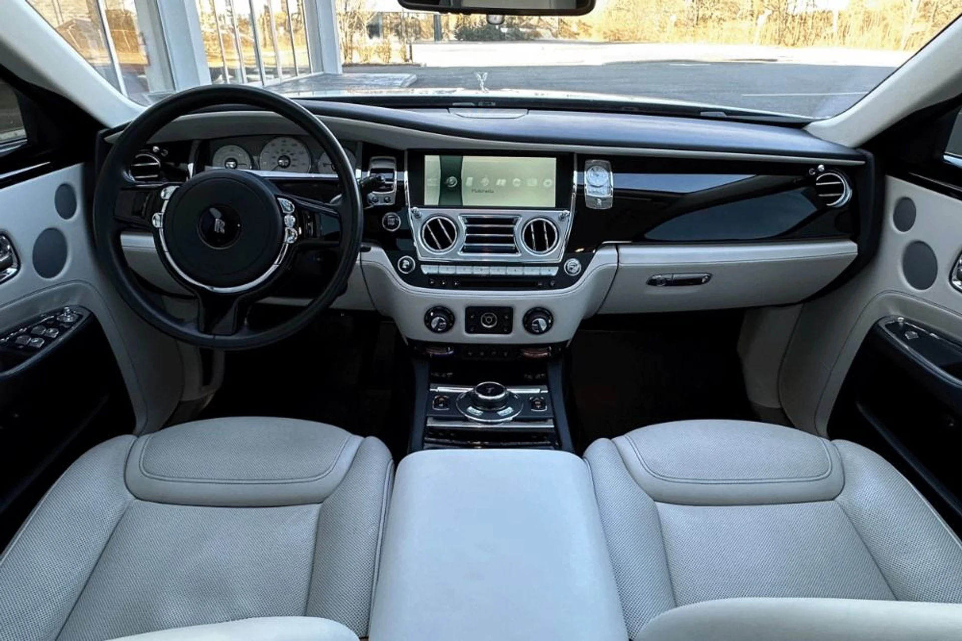 mph003_3180242519_Used_2016_Rolls_Royce_Ghost_1768387750_ec562ae4d5