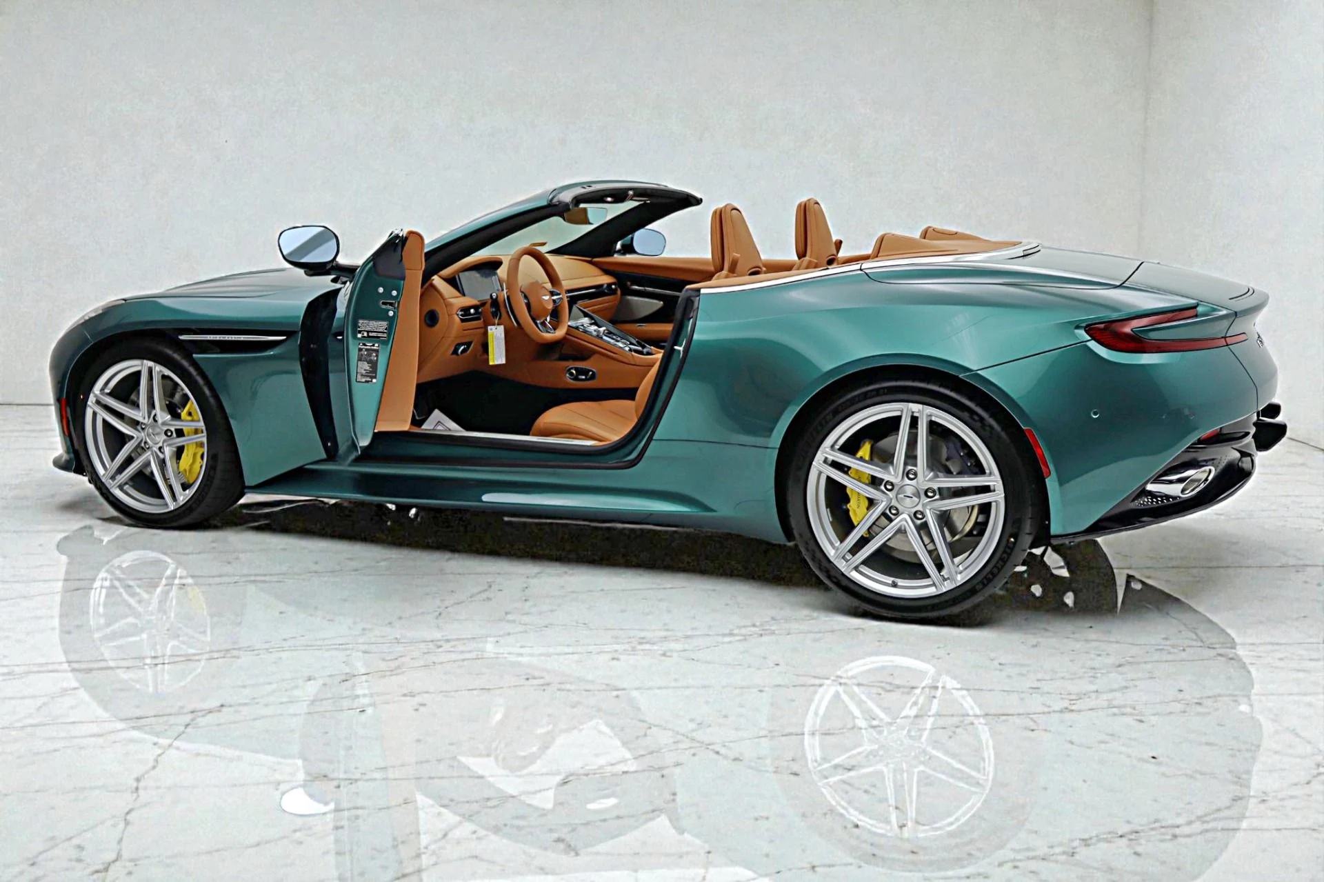 mph003_3202659104_New_2026_Aston_Martin_DB_12_Volante_27fc62d921