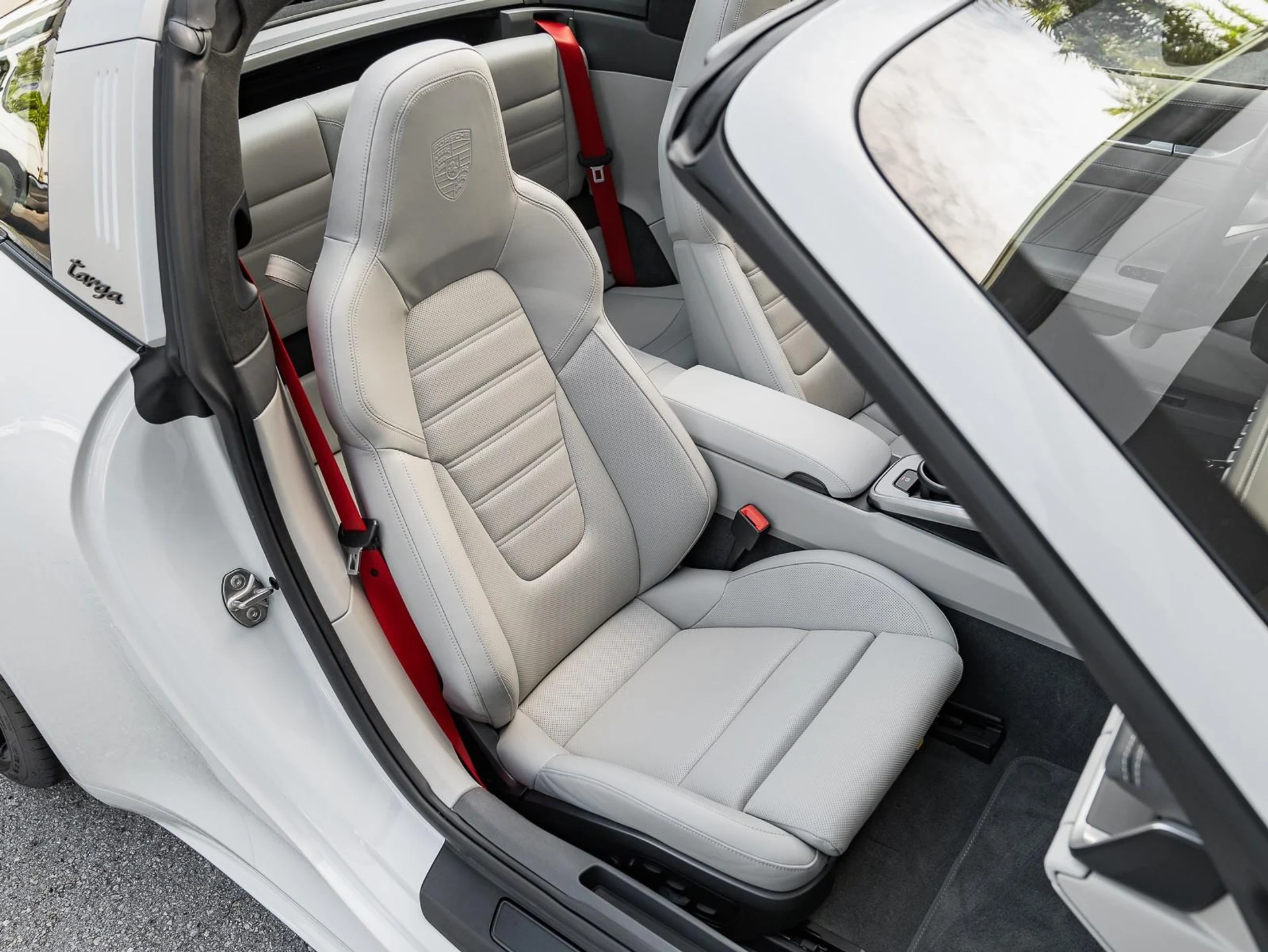 mph003_3206455622_Used_2023_Porsche_911_4_GTS_1764191309_a47881fd57