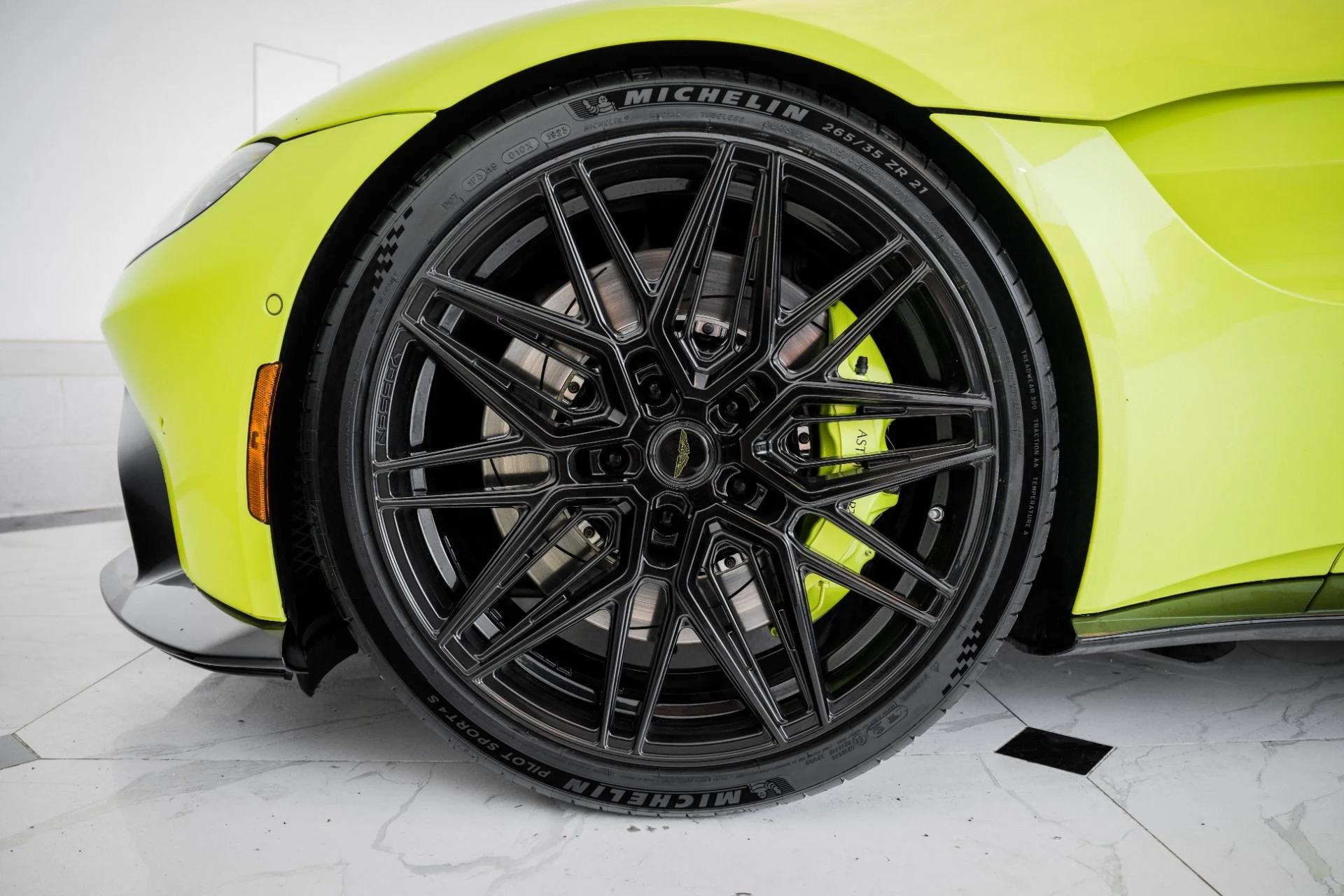 mph003_3206618795_Used_2020_Aston_Martin_Vantage_V8_Coupe_1690551431_405f3b2973