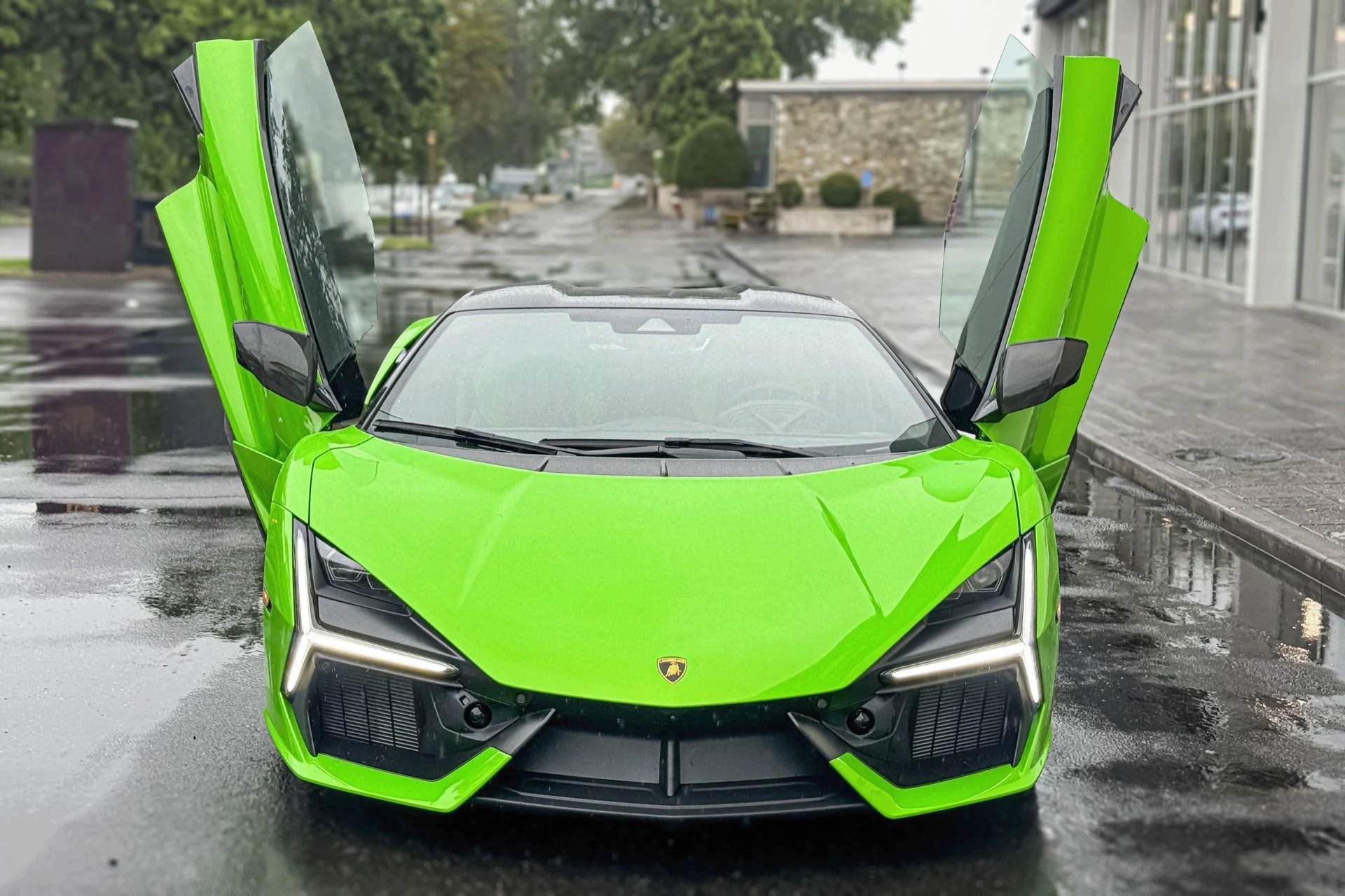 mph003_3207148308_Used_2025_Lamborghini_Revuelto_1755790890_9542c676b9