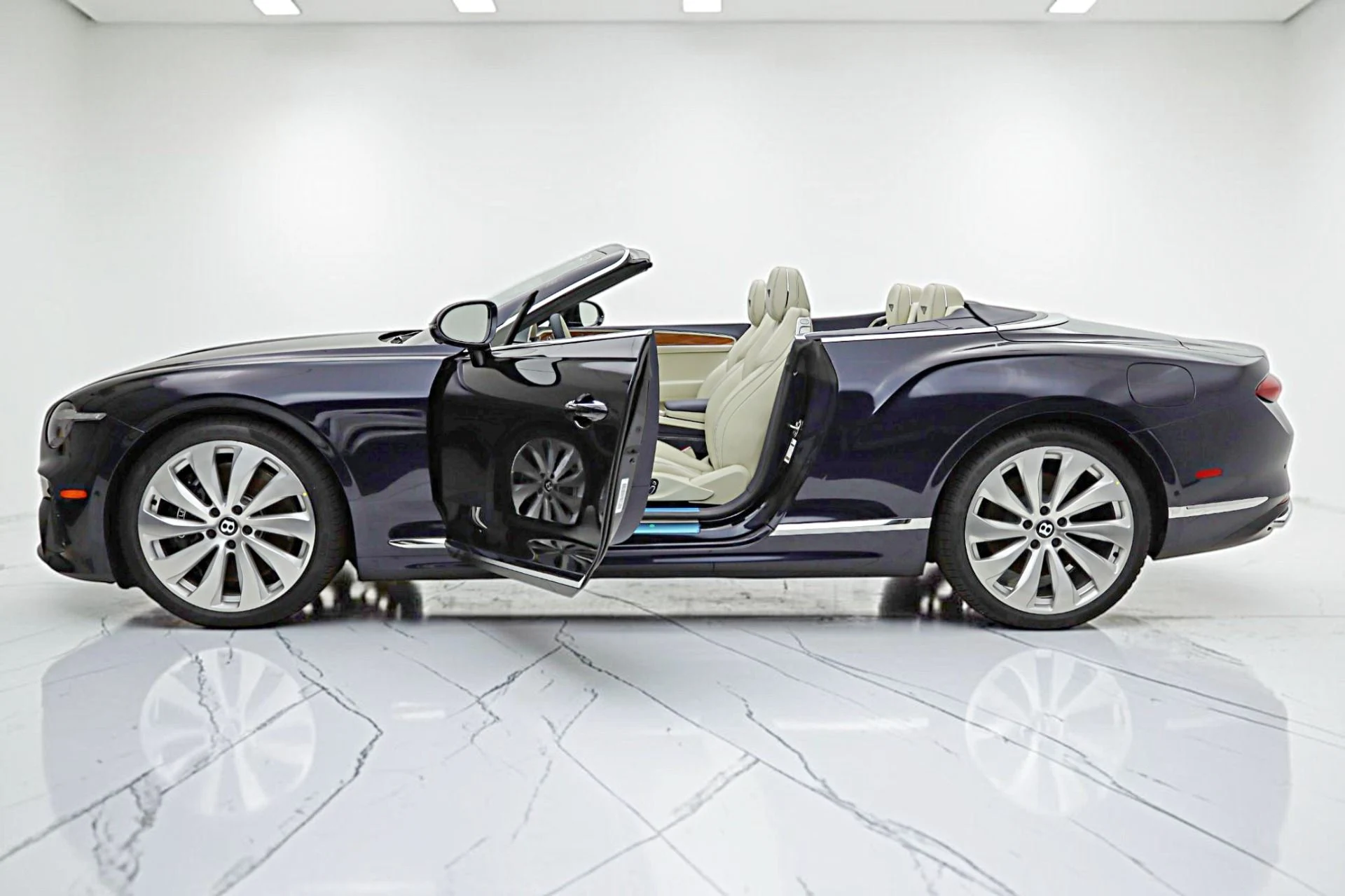 mph003_3219940639_New_2026_Bentley_Continental_GTC_6df5605791