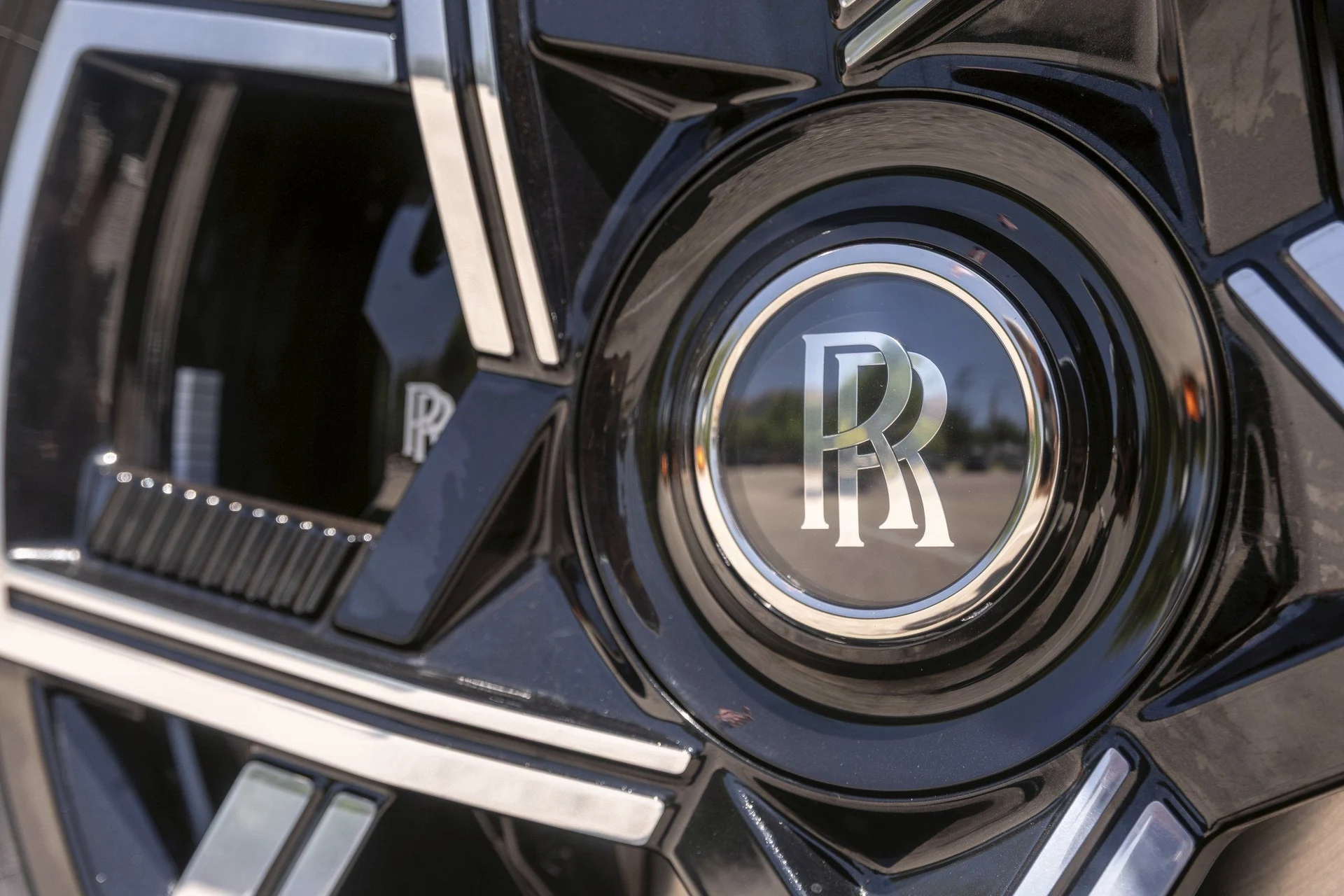 mph003_3227459936_Hi_Tech_Luxury_Imports_LLC_SLA_43_HA_07_TU_235148_image_3_6799e38230