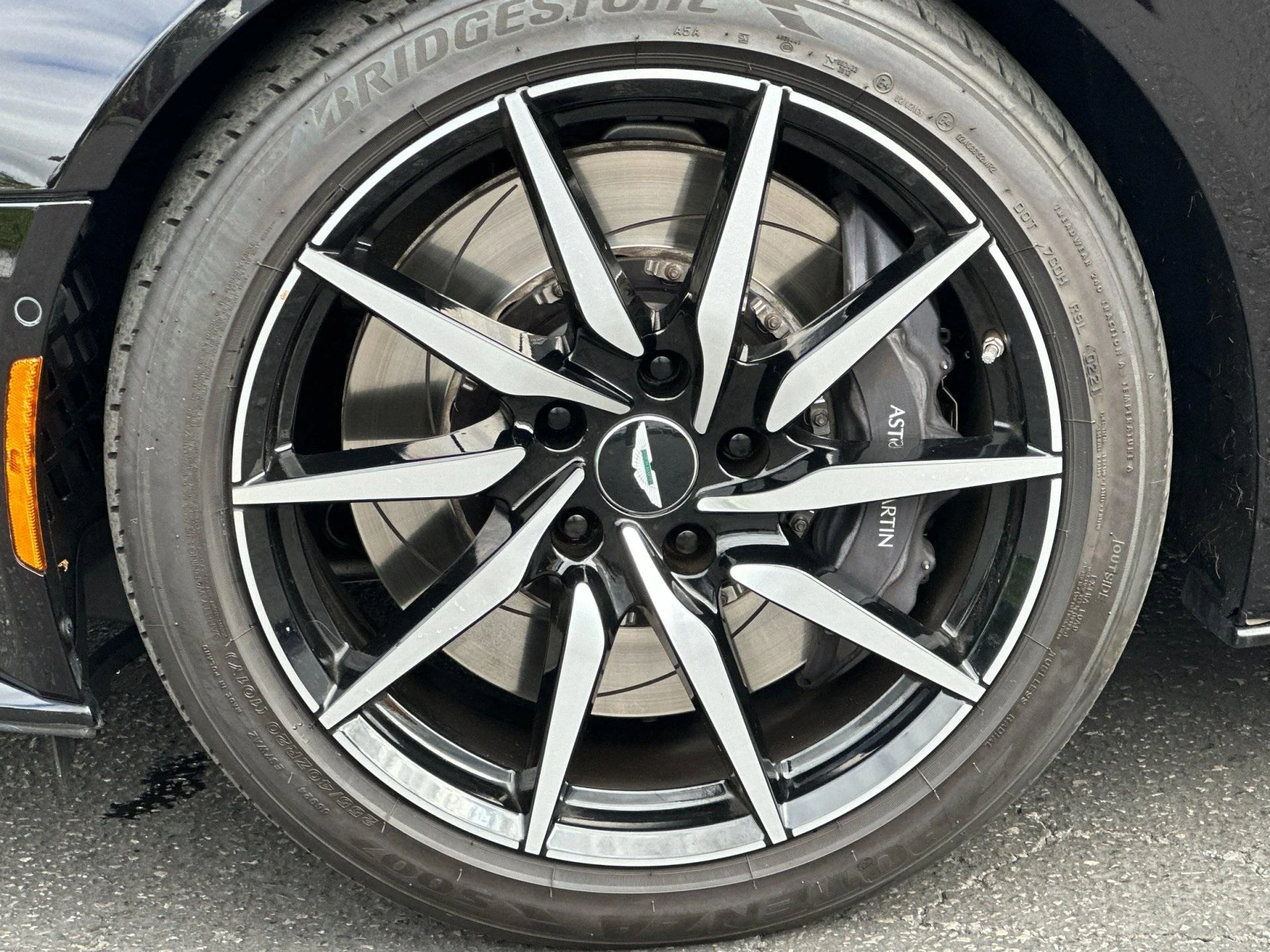 mph003_3227579196_Used_2021_Aston_Martin_DB_11_Base_1747424722_b15eafa36b