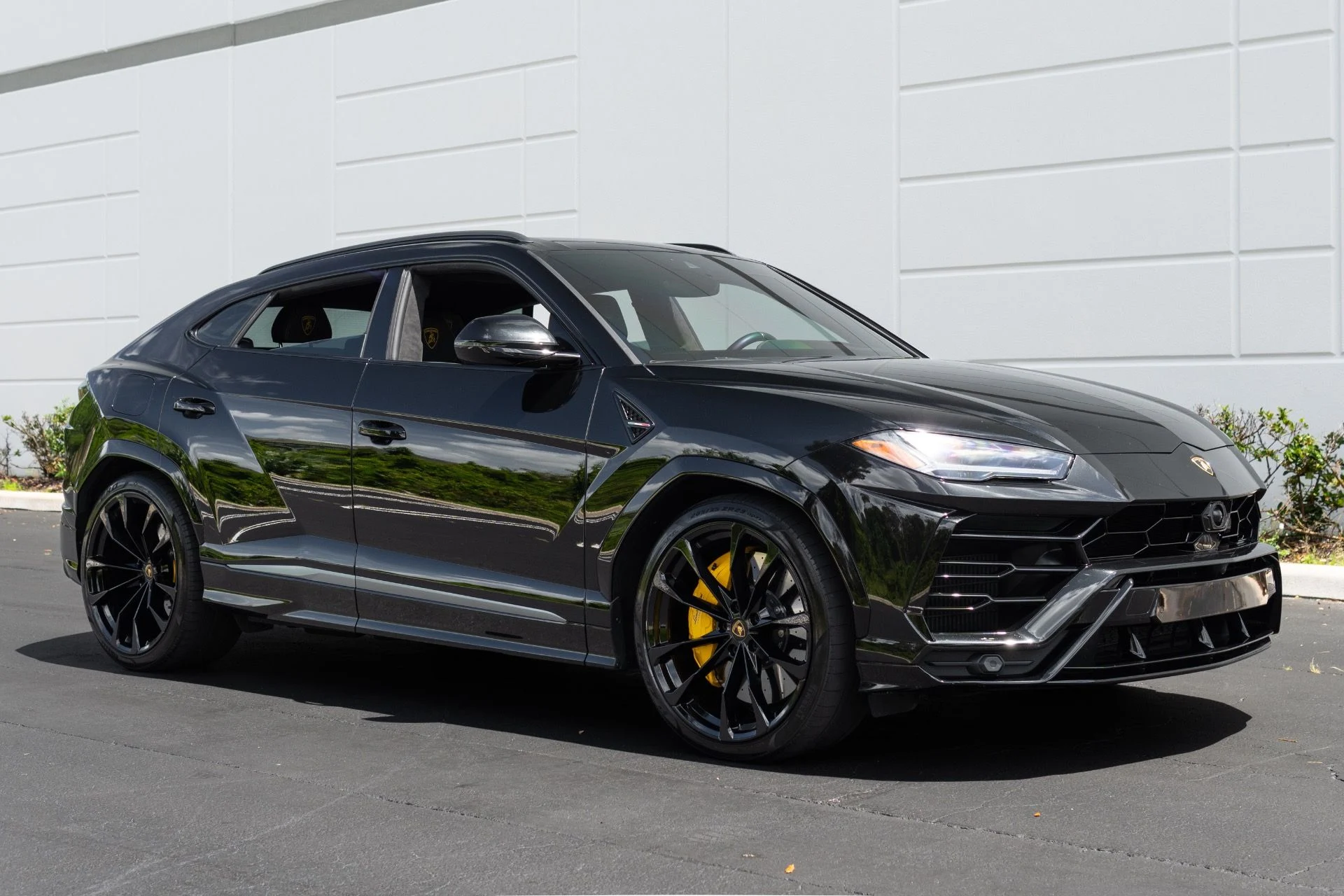 mph003_3236863072_Used_2022_Lamborghini_Urus_1776127481_2360fa6253