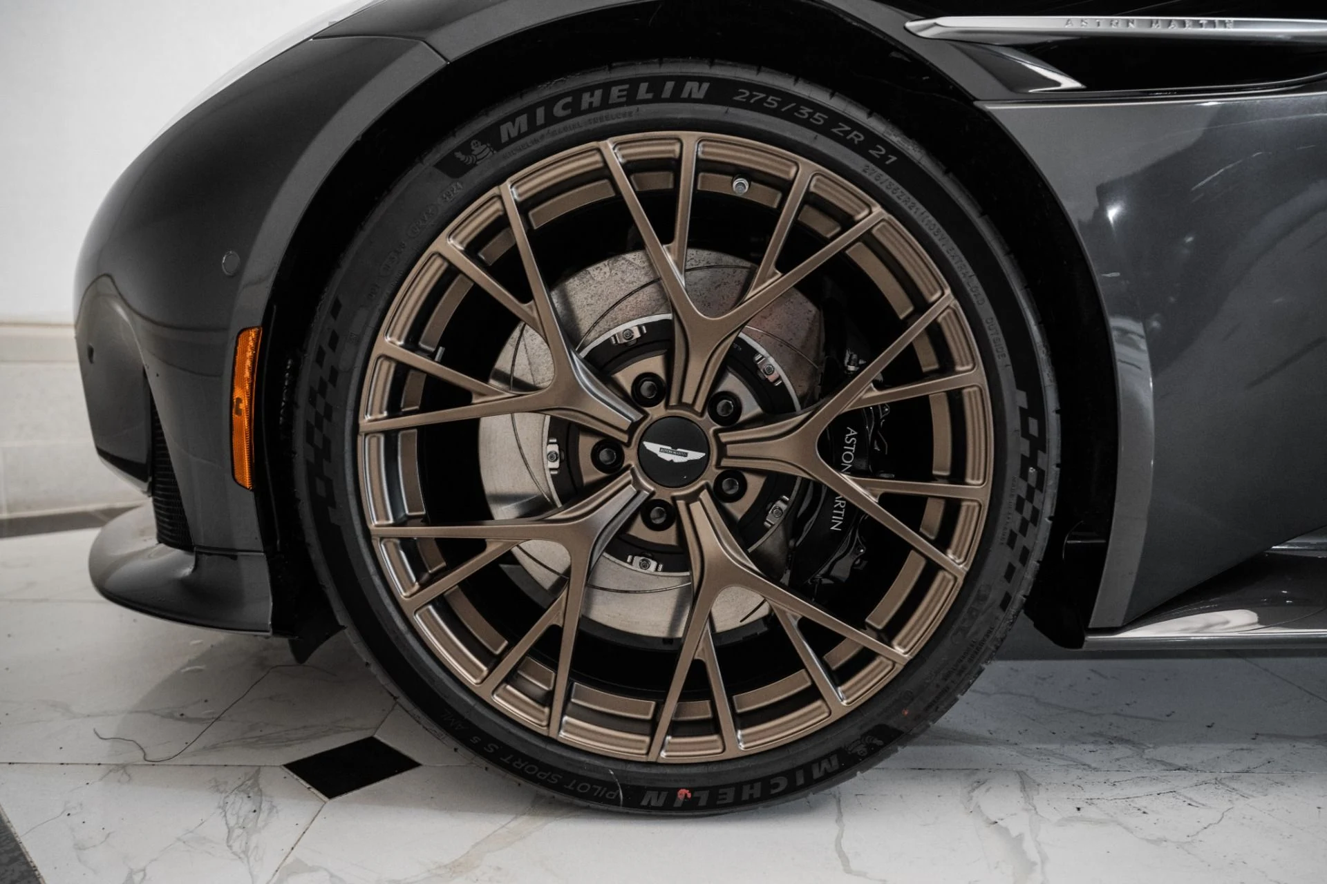 mph003_3251488205_Used_2025_Aston_Martin_DB_12_Coupe_1742566043_abcb28e9f8