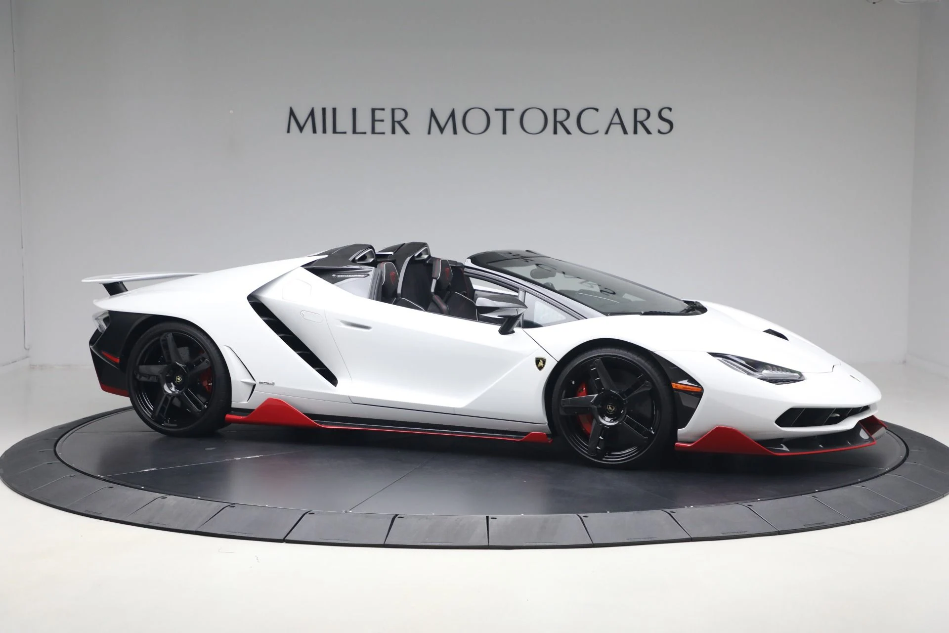 mph003_3264980518_Used_2017_Lamborghini_Centenario_Roadster_1778176880_ca019851b5