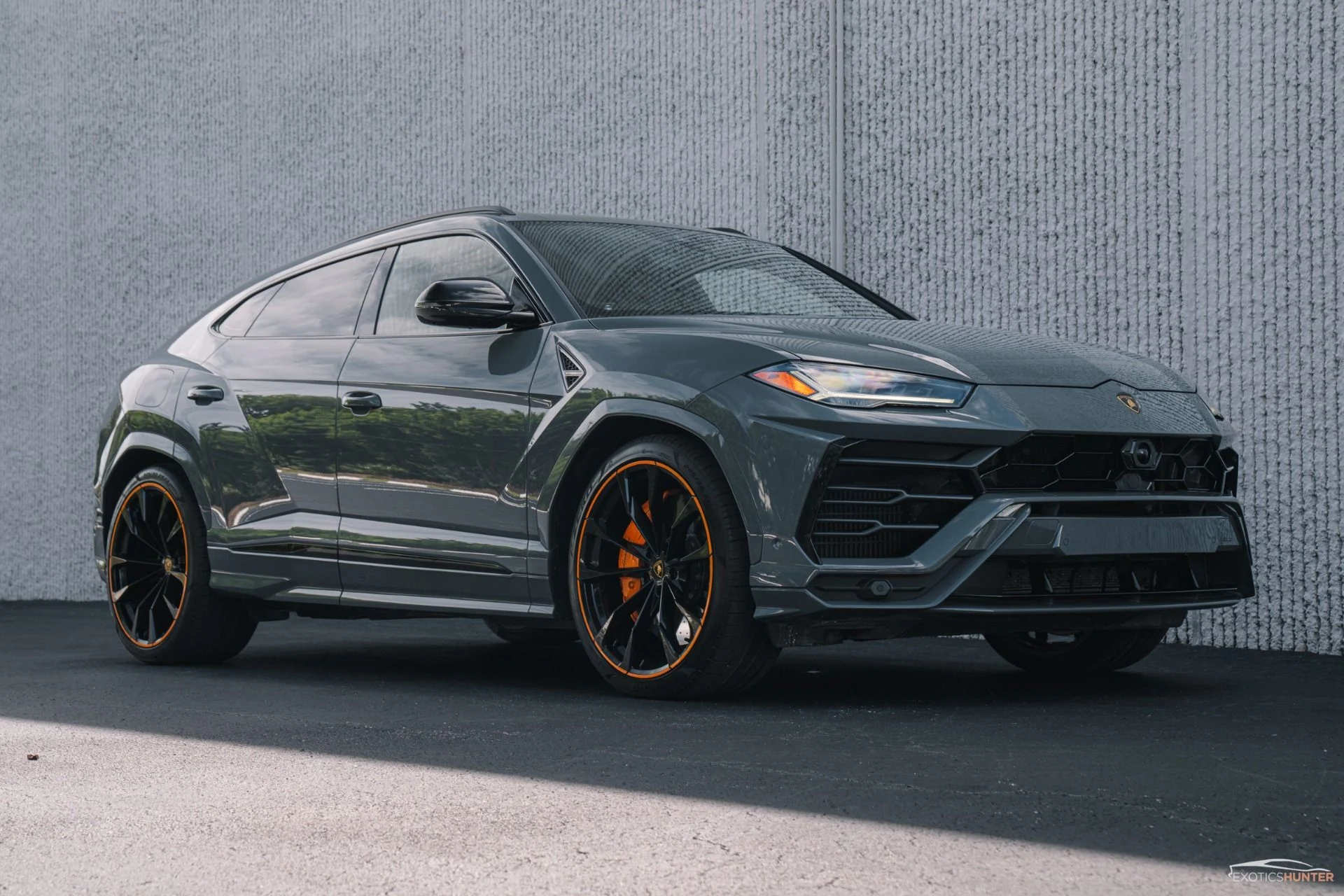 mph003_3265764994_Used_2022_Lamborghini_Urus_Grigio_Telesto_Bang_Olufsen_Sound_1758233512_1a1fff4646