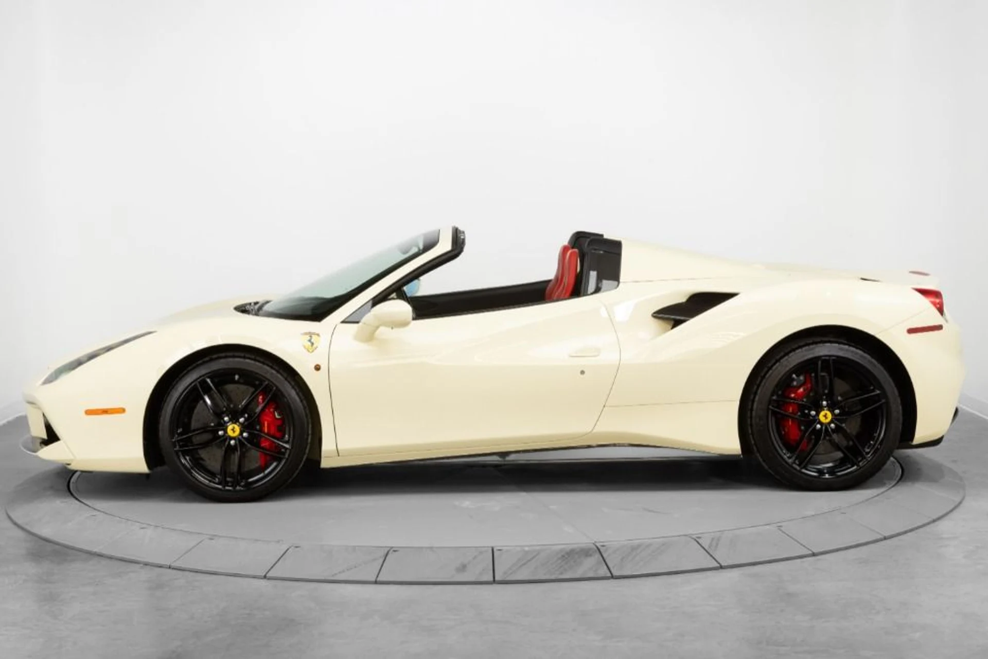 mph003_3268258_Used_2018_Ferrari_488_Spider_1770138870_099097c1b4