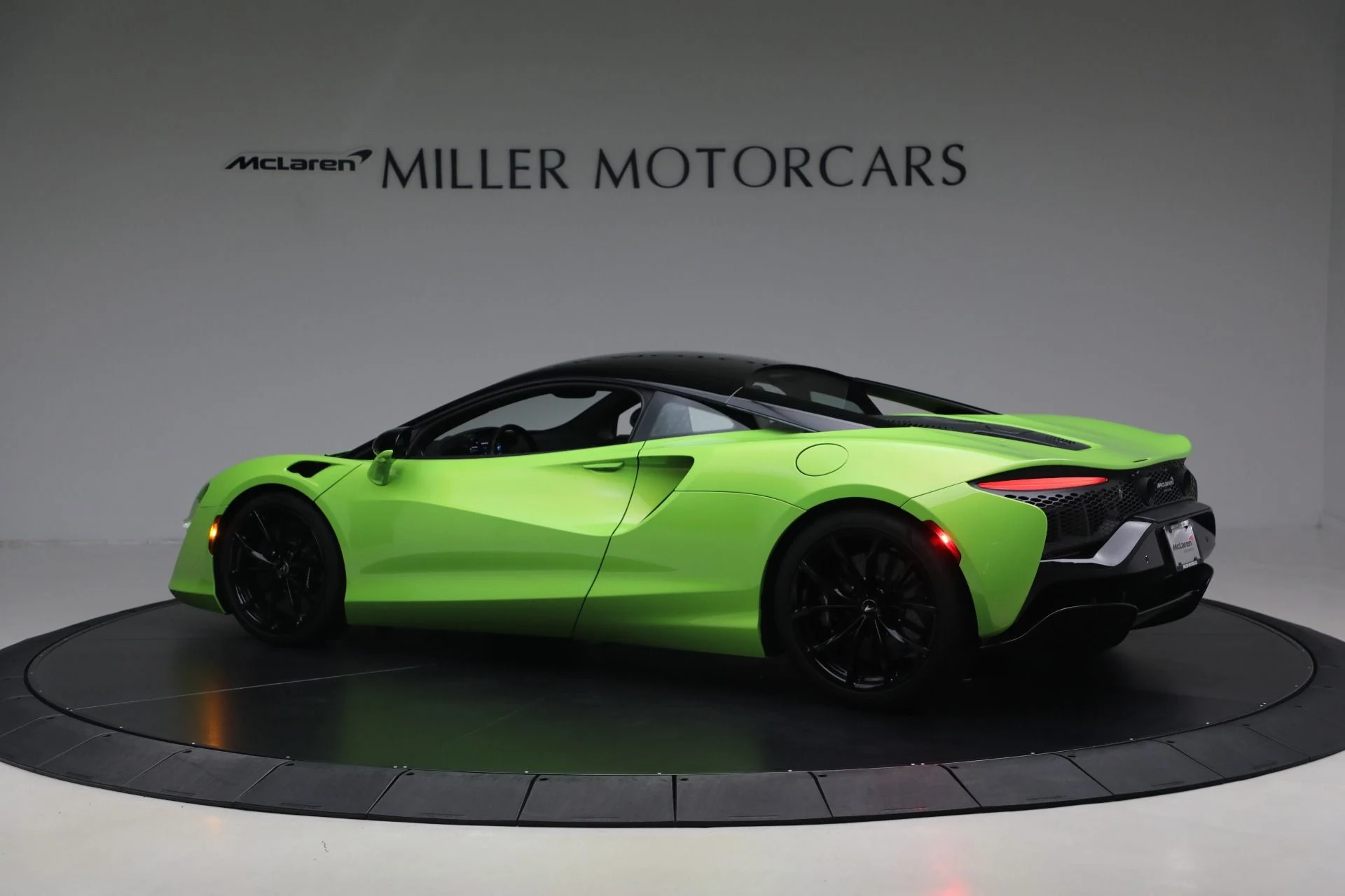 mph003_3279443161_Used_2023_Mc_Laren_Artura_Performance_d90f712bcd