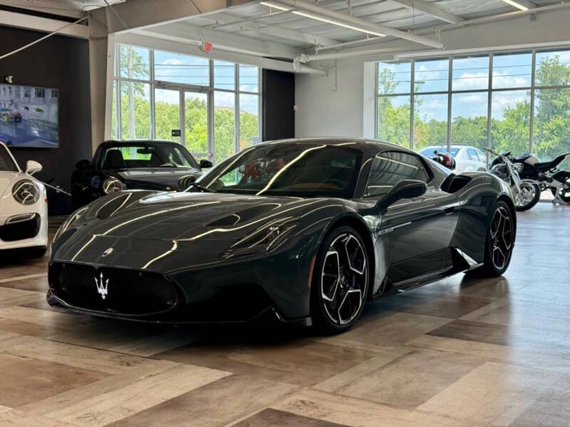 mph003_3297327630_2023_maserati_mc20_base_2dr_coupe_cf05c0167a