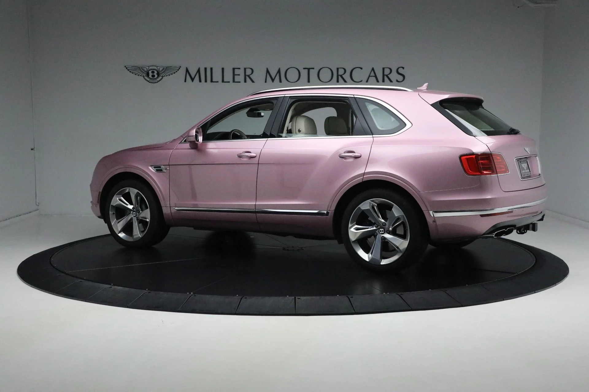 mph003_3299620419_Used_2019_Bentley_Bentayga_V8_1721831801_24aea14d51