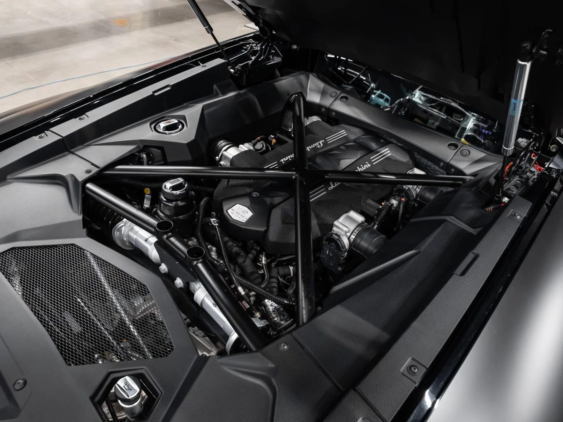 mph003_330098324_lamborghini_aventador_2017_9852464e8d