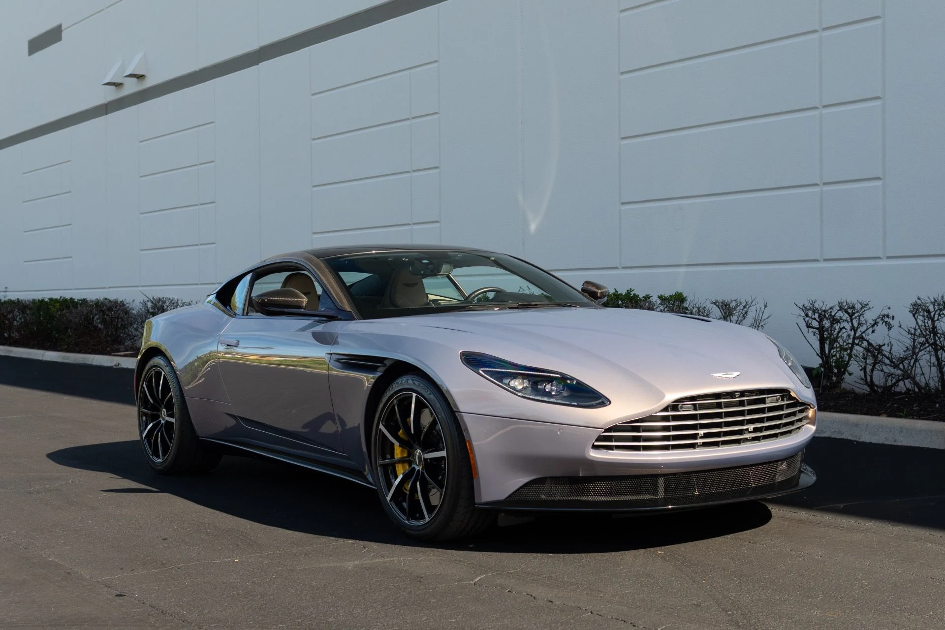 mph003_3309237907_Used_2023_Aston_Martin_DB_11_V8_1765580220_21bf758733