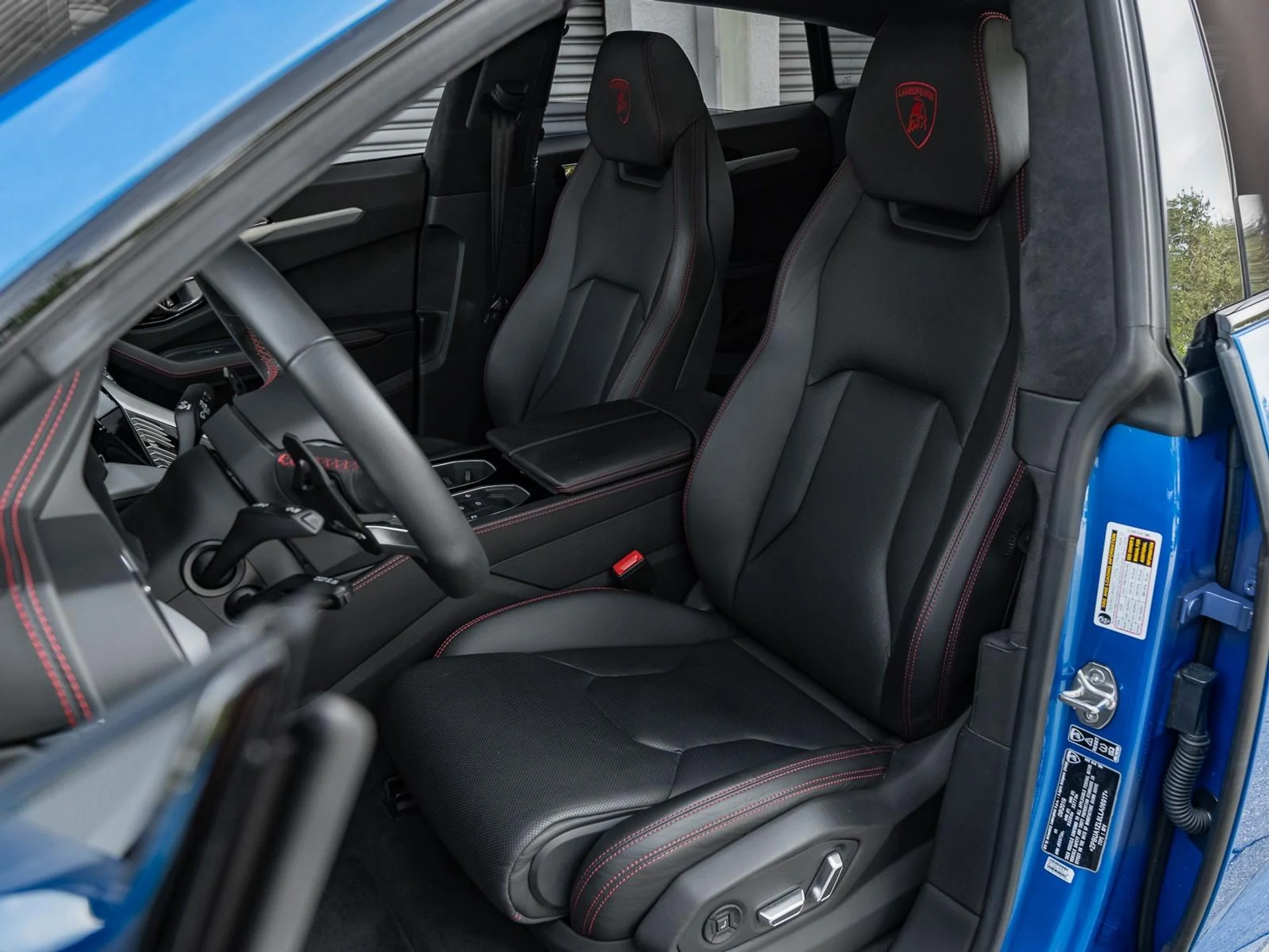 mph003_3342033156_Used_2020_Lamborghini_Urus_1753203914_1ea32cda9e