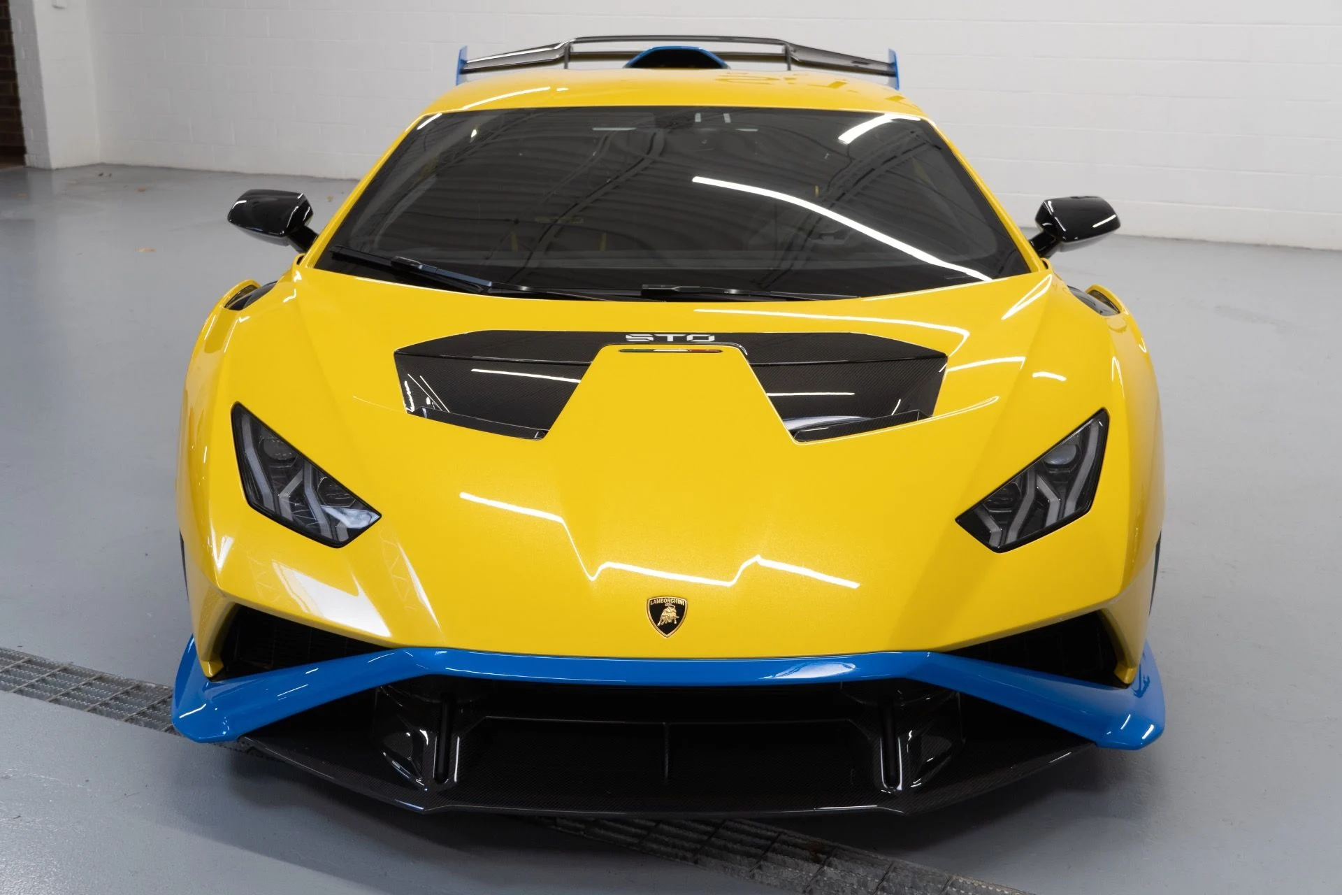 mph003_3344859826_Used_2022_Lamborghini_Huracan_STO_1774301372_496f6d4481