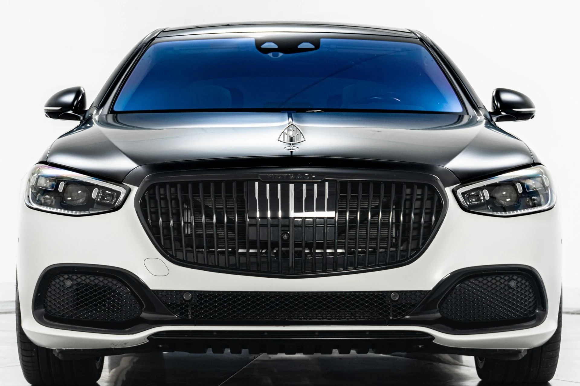 mph003_3345442573_Used_2021_Mercedes_Benz_Maybach_S_580_4_MATIC_Factory_Two_Tone_paint_Executive_Rear_Seat_Package_Bottle_Chiller_1776288092_b8abab1fc3