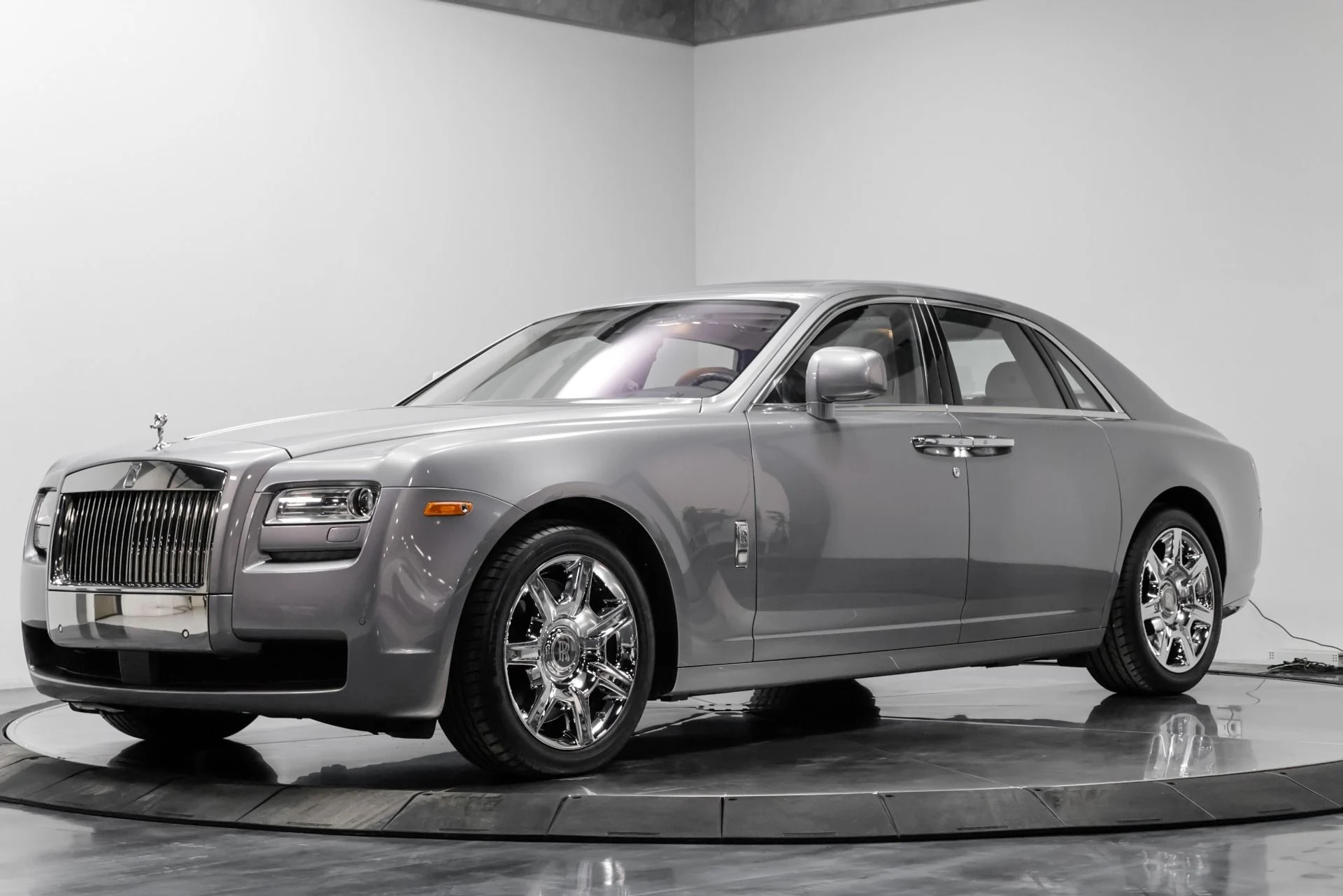 mph003_3361468140_Used_2010_Rolls_Royce_Ghost_1762979207_f9a451b161