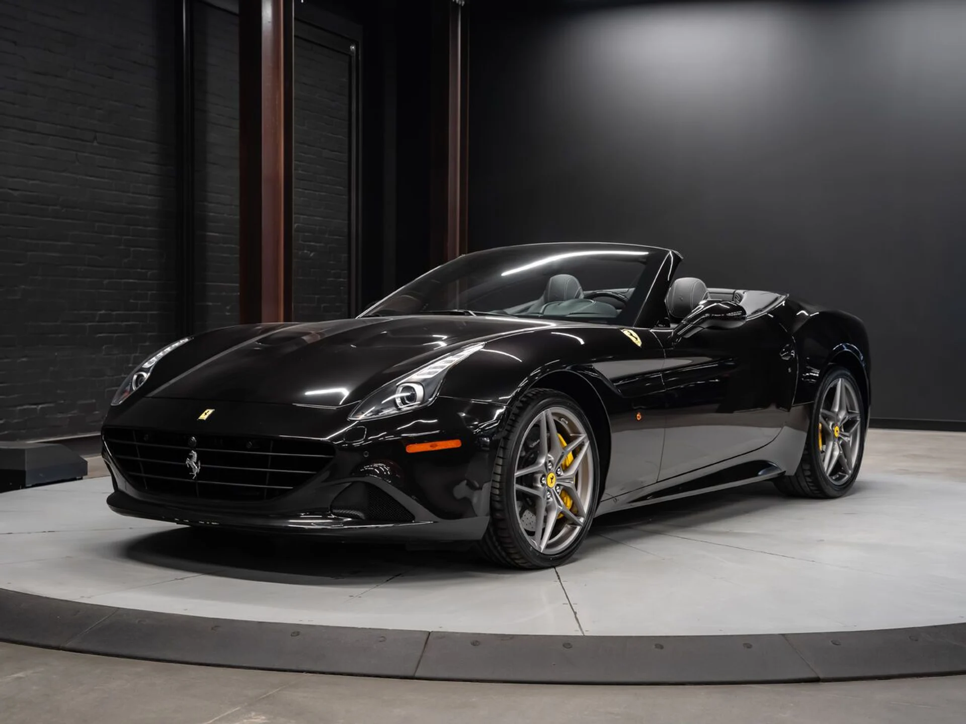mph003_3366804382_ferrari_california_2015_9a66e871a9