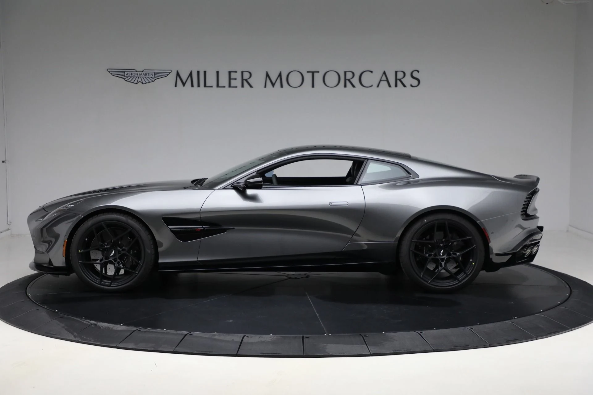 mph003_3377734982_New_2025_Aston_Martin_Vanquish_81b0780217