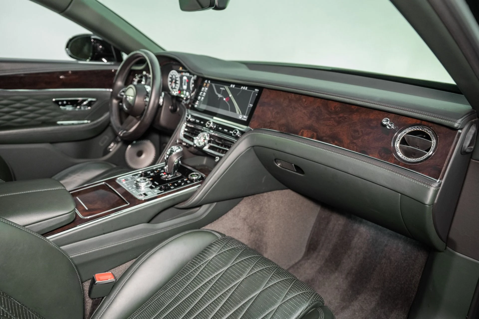 mph003_3389421257_Used_2022_Bentley_Flying_Spur_V8_1761057059_4db9d62d94