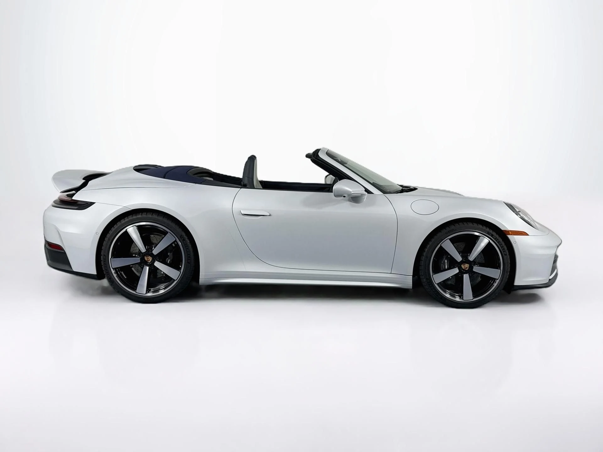 mph003_33914117_Used_2025_Porsche_911_Carrera_1792182374_17568c9d32