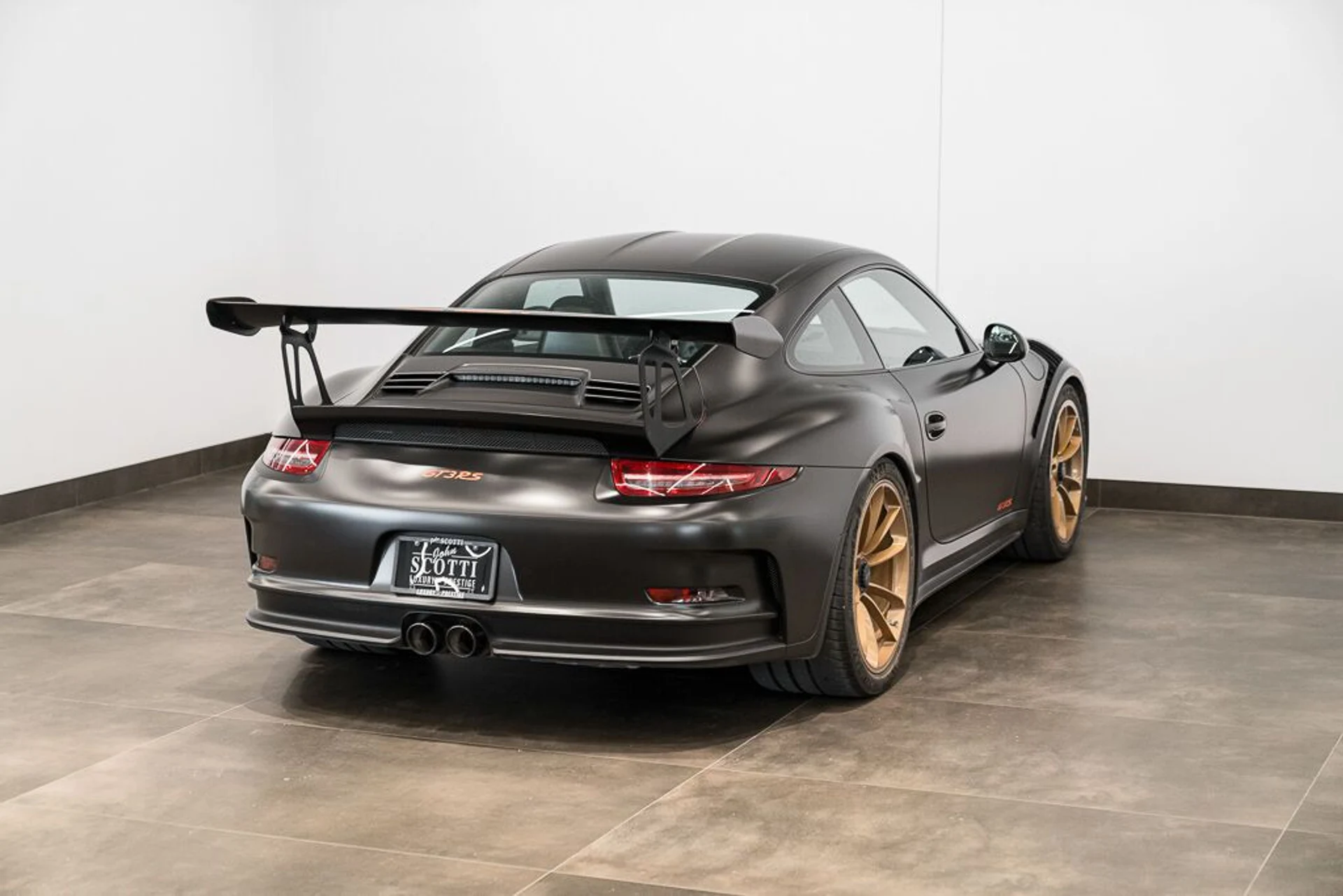 mph003_3395991193_porsche_911_2016_jpg_v_1758918548_1ebe0da711