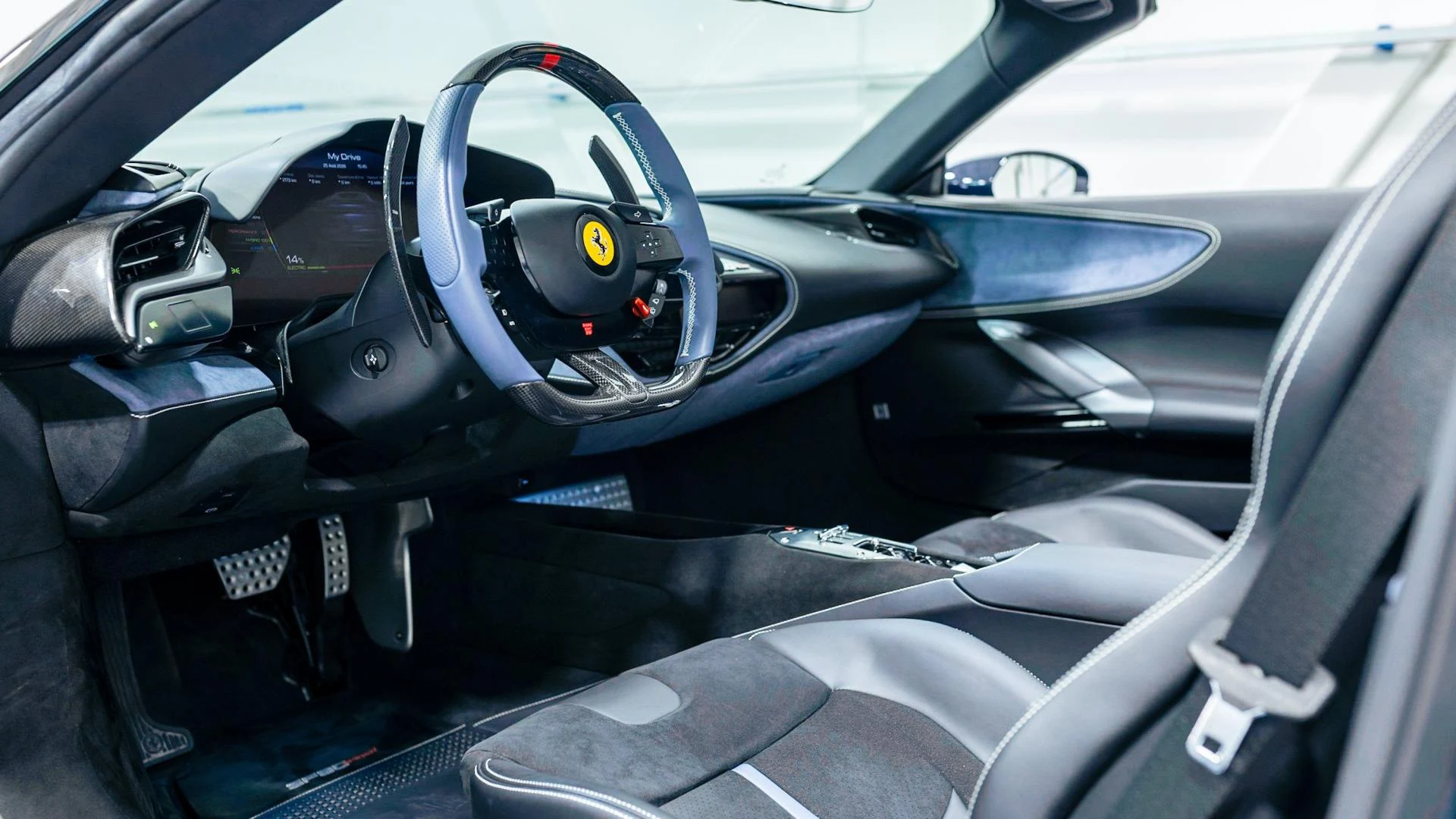 mph003_3396228477_Used_2025_Ferrari_SF_90_Spider_Base_1787918381_7884e1e709