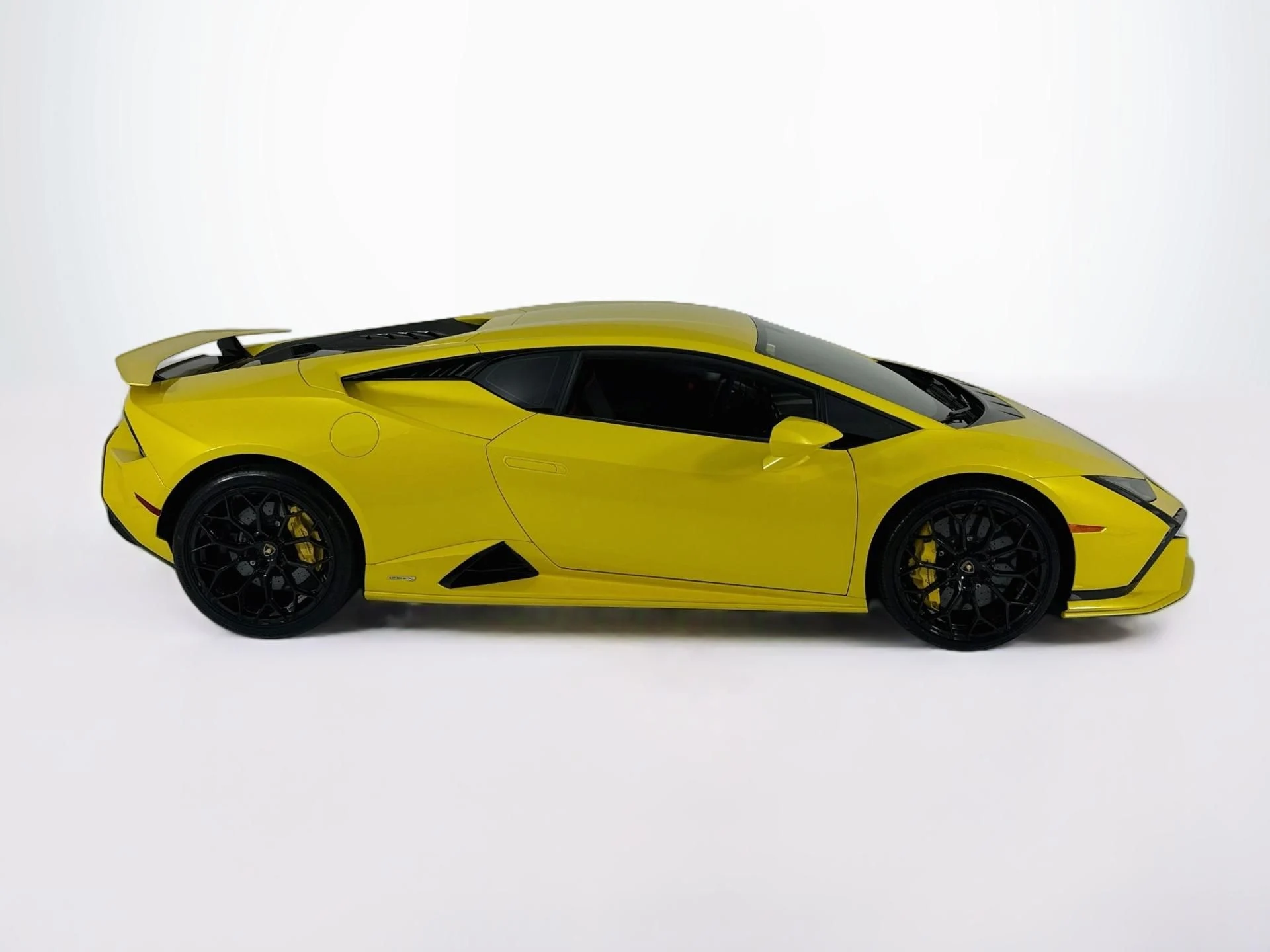 mph003_3398428785_Used_2023_Lamborghini_Huracan_Tecnica_1793401500_32cbbbc1a3