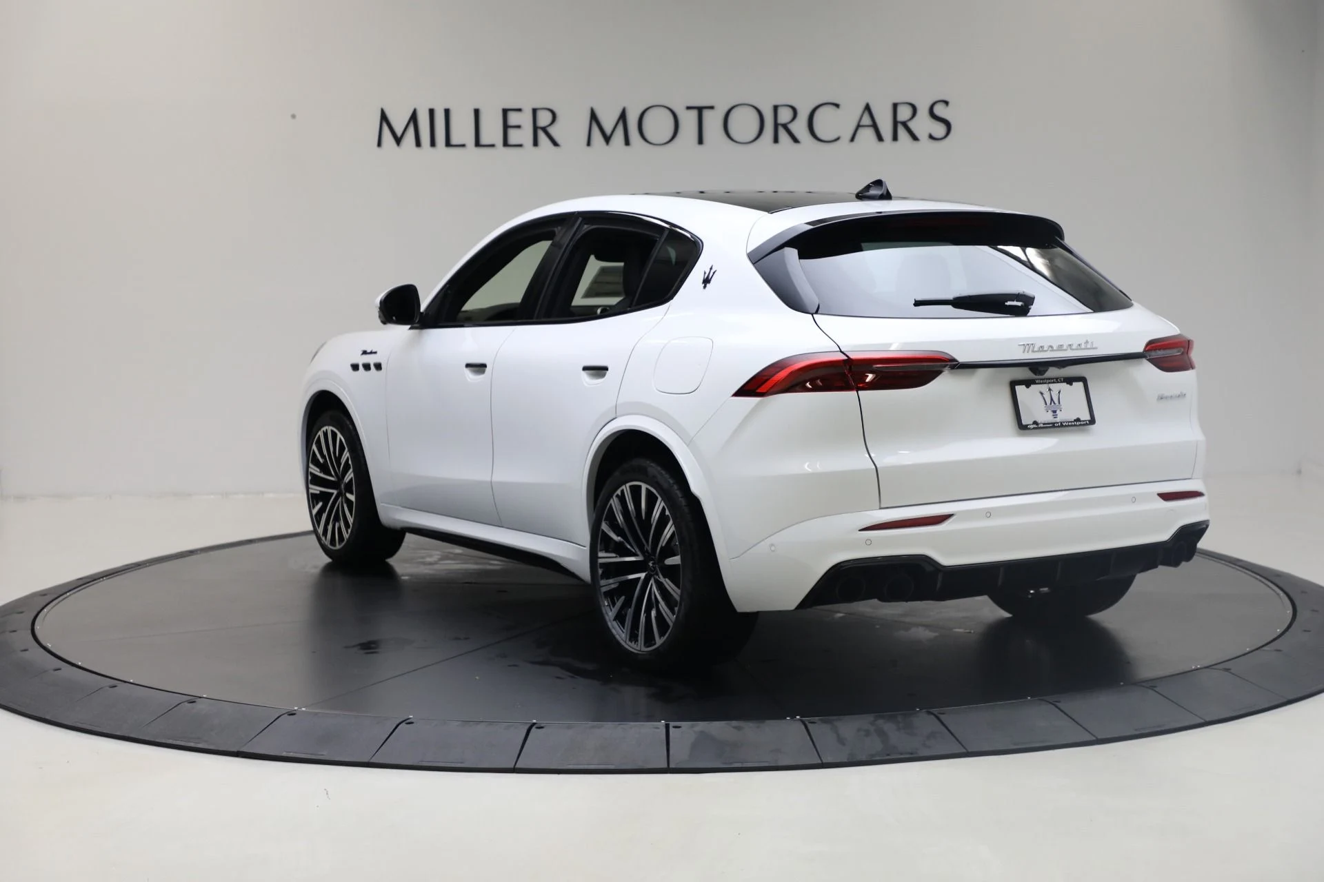 mph003_3402214782_New_2025_Maserati_Grecale_Modena_1761853714_1b844bf1b5