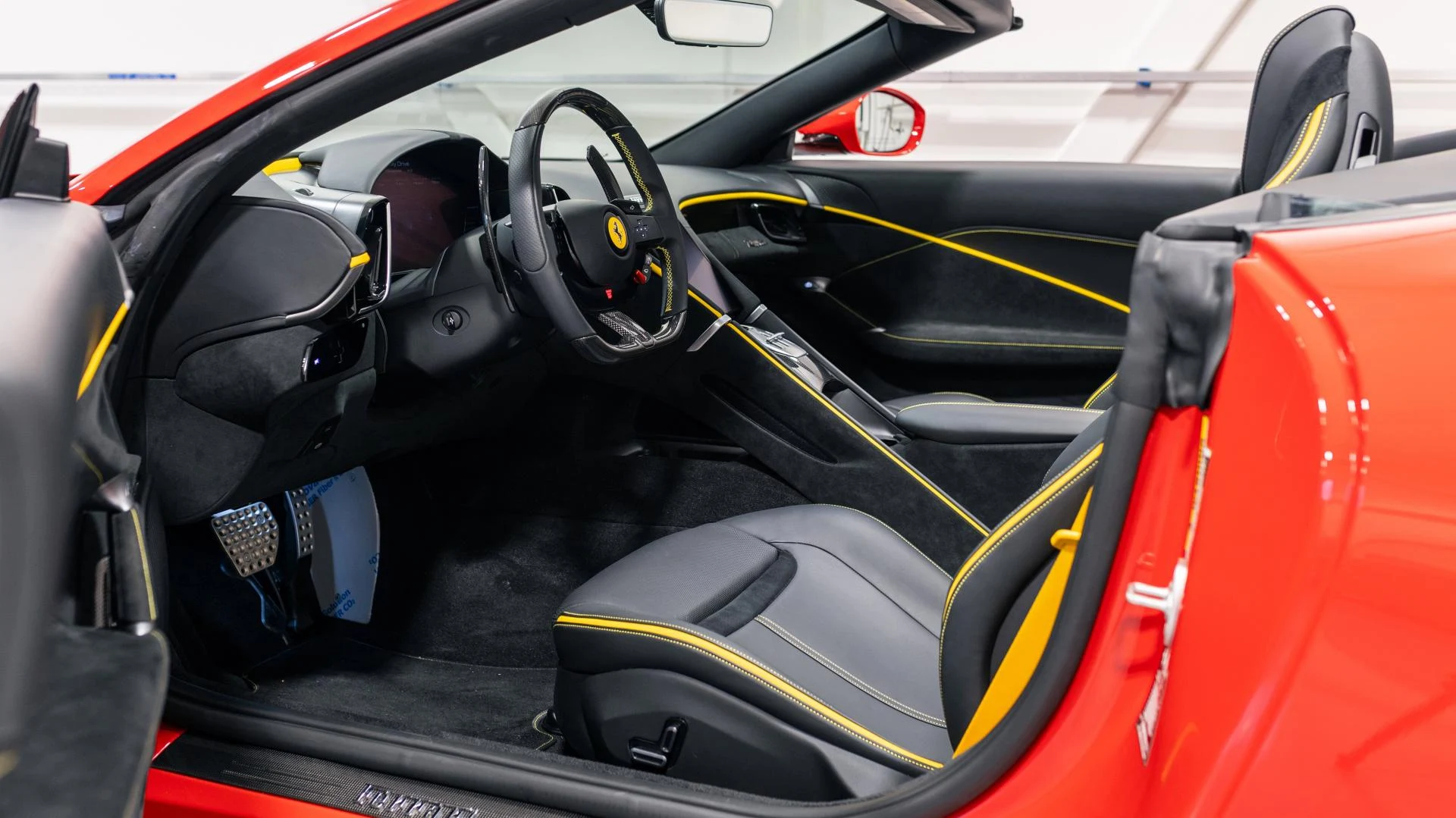 mph003_3413166387_Used_2024_Ferrari_Roma_Spider_1782923078_c2e3420bff