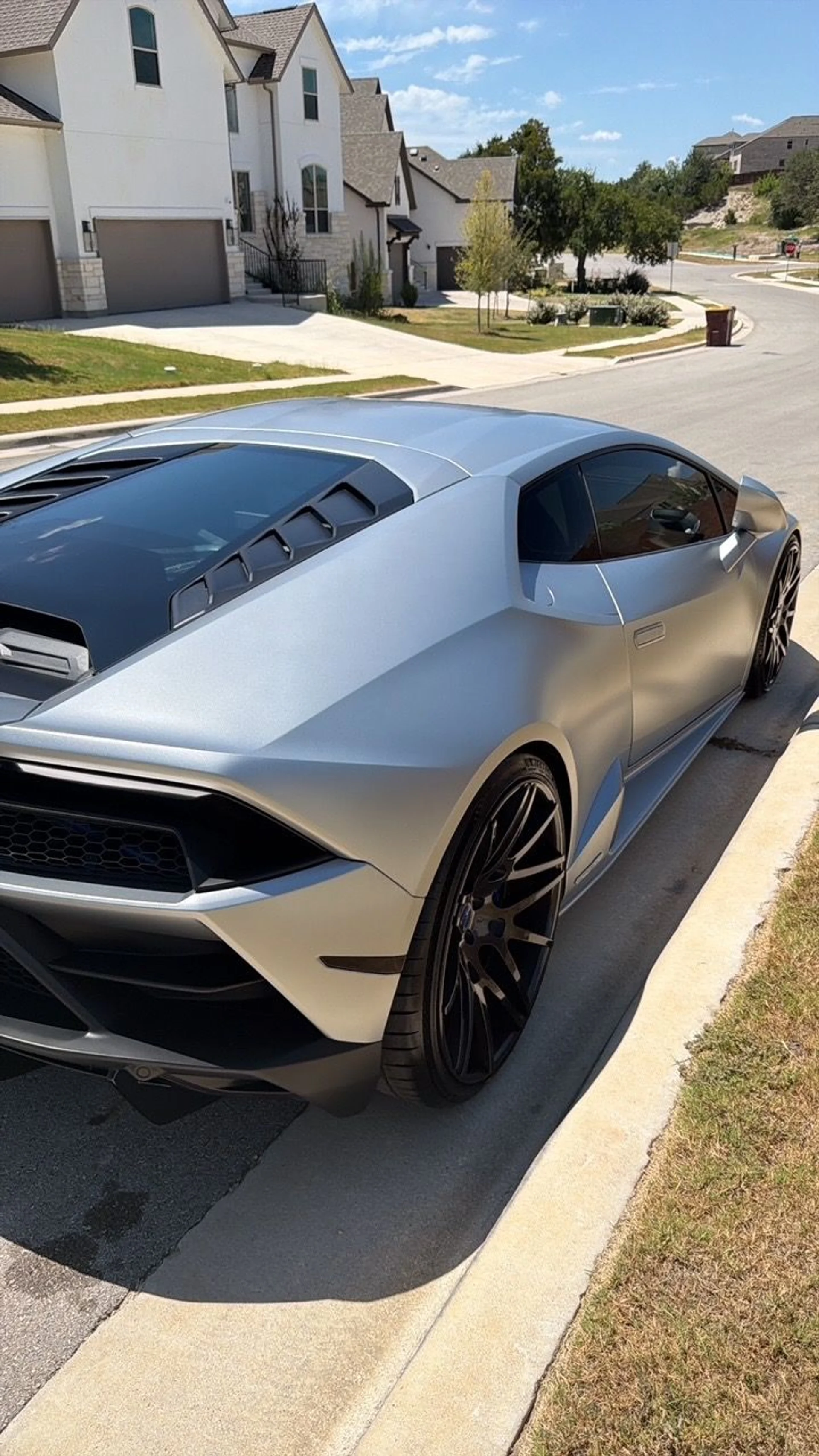 mph003_3416058822_Used_2020_Lamborghini_Huracan_EVO_1791379581_4a2844cbd8
