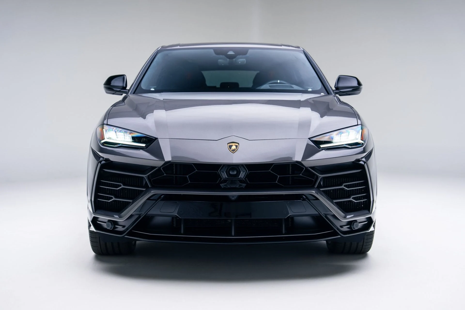 mph003_3433562112_Used_2021_Lamborghini_Urus_1764807920_8d97bf25ed