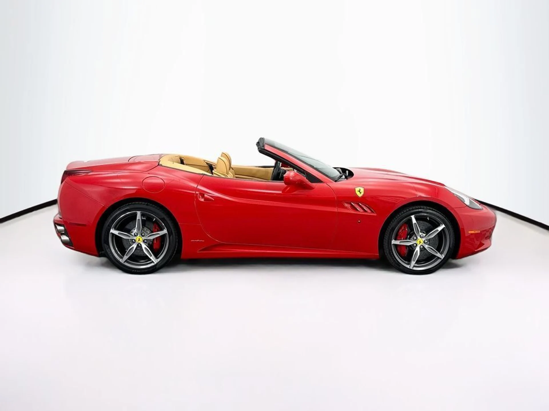 mph003_3438158617_used_2014_ferrari_california_2drconvertible_8119_22996020_4_1024_8ccd1af836