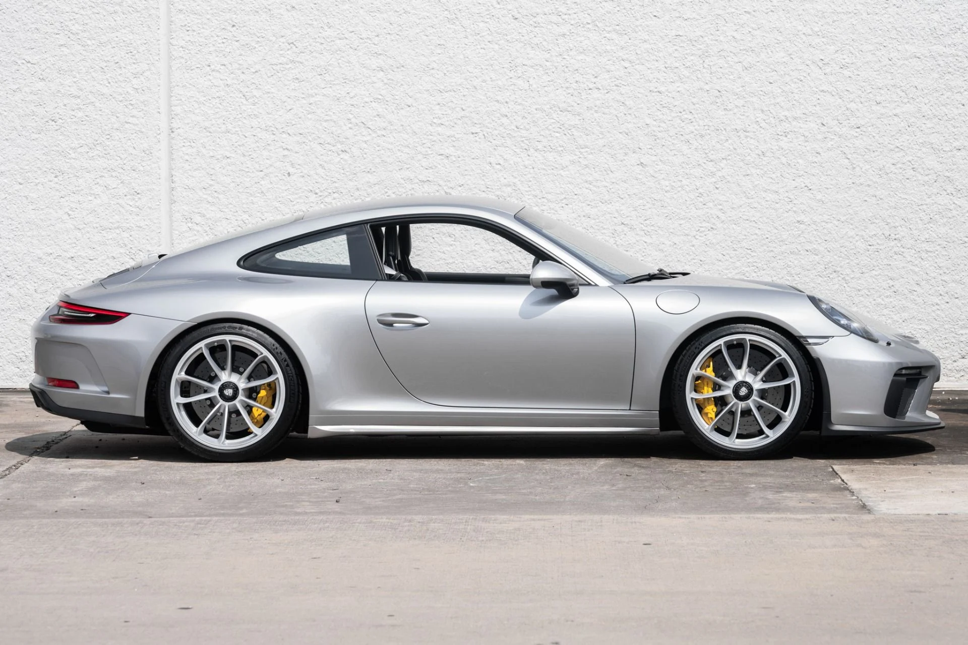 mph003_3471093331_Used_2018_Porsche_911_GT_3_Touring_1756161352_0fe261edb8