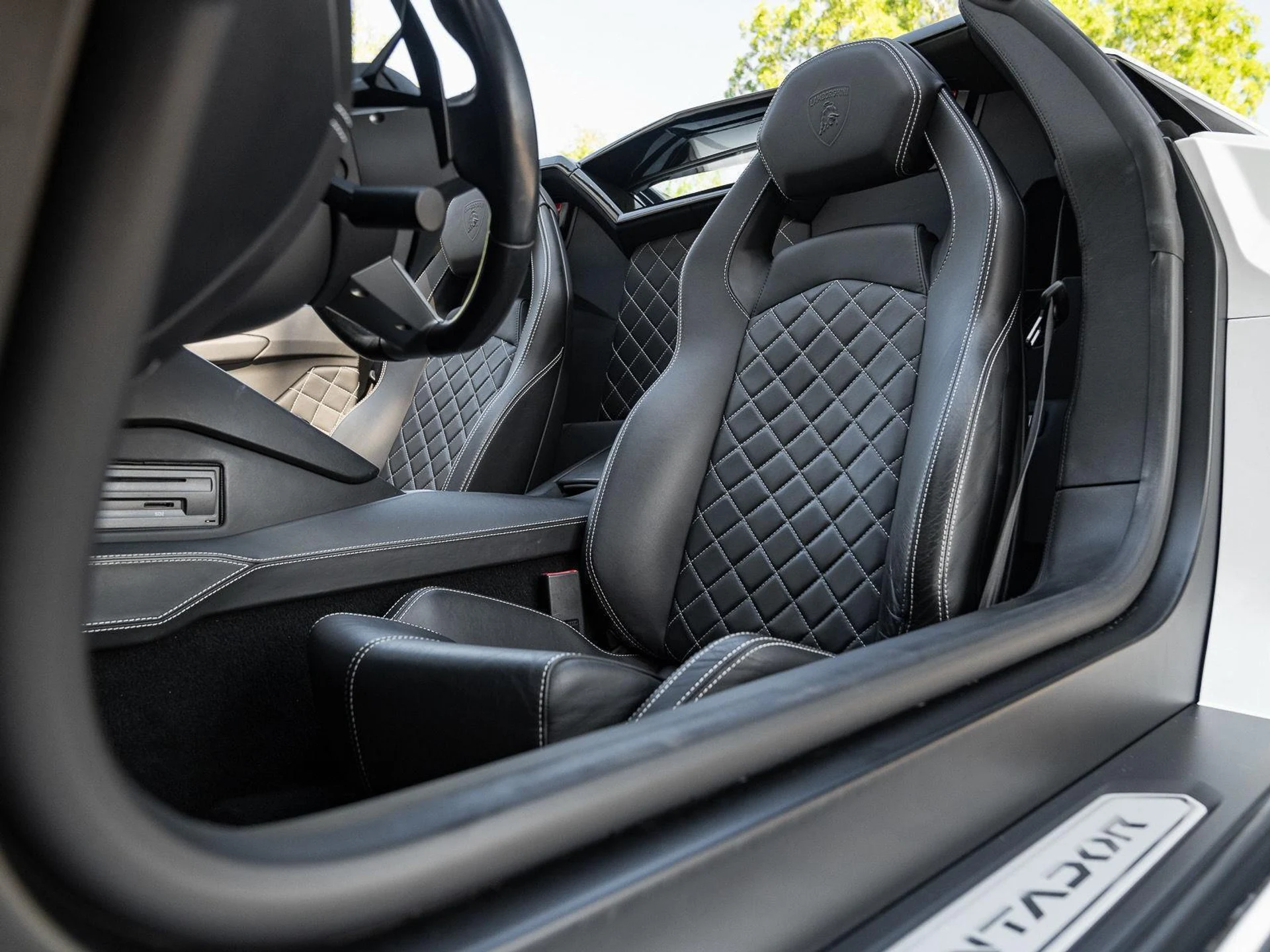 mph003_3482994260_Used_2016_Lamborghini_Aventador_LP_700_4_1777082782_cfd120dd80