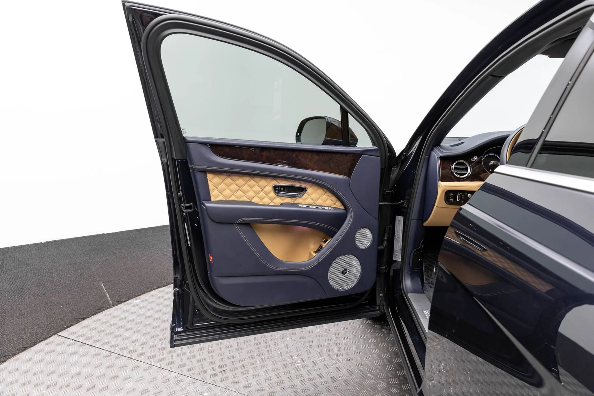 mph003_3488704557_4_5f08e224a1