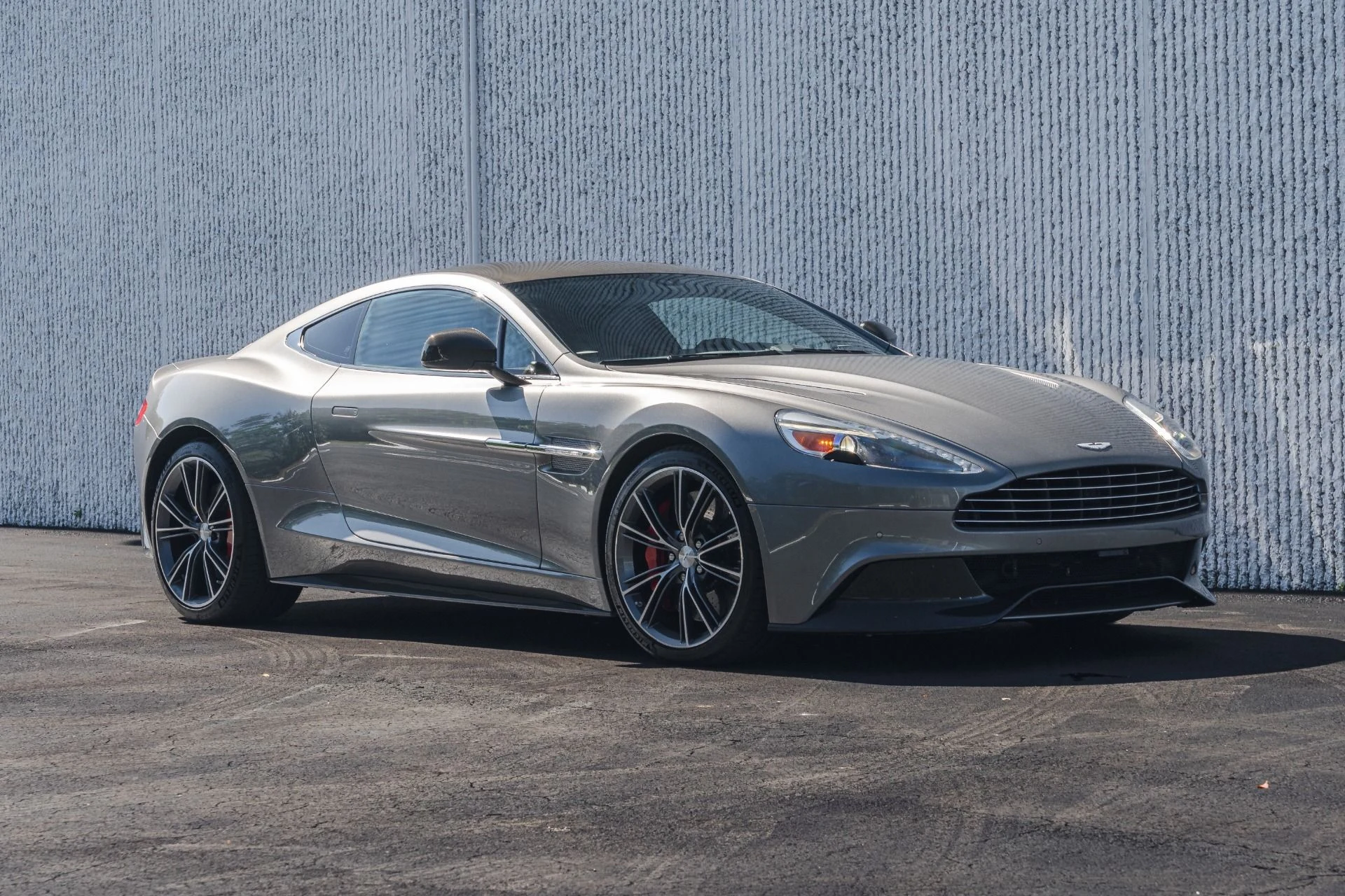 mph003_3503264472_Used_2014_Aston_Martin_Vanquish_w_Quilted_Stitching_Carbon_Interior_Carbon_Exterior_1757455355_0d54761728