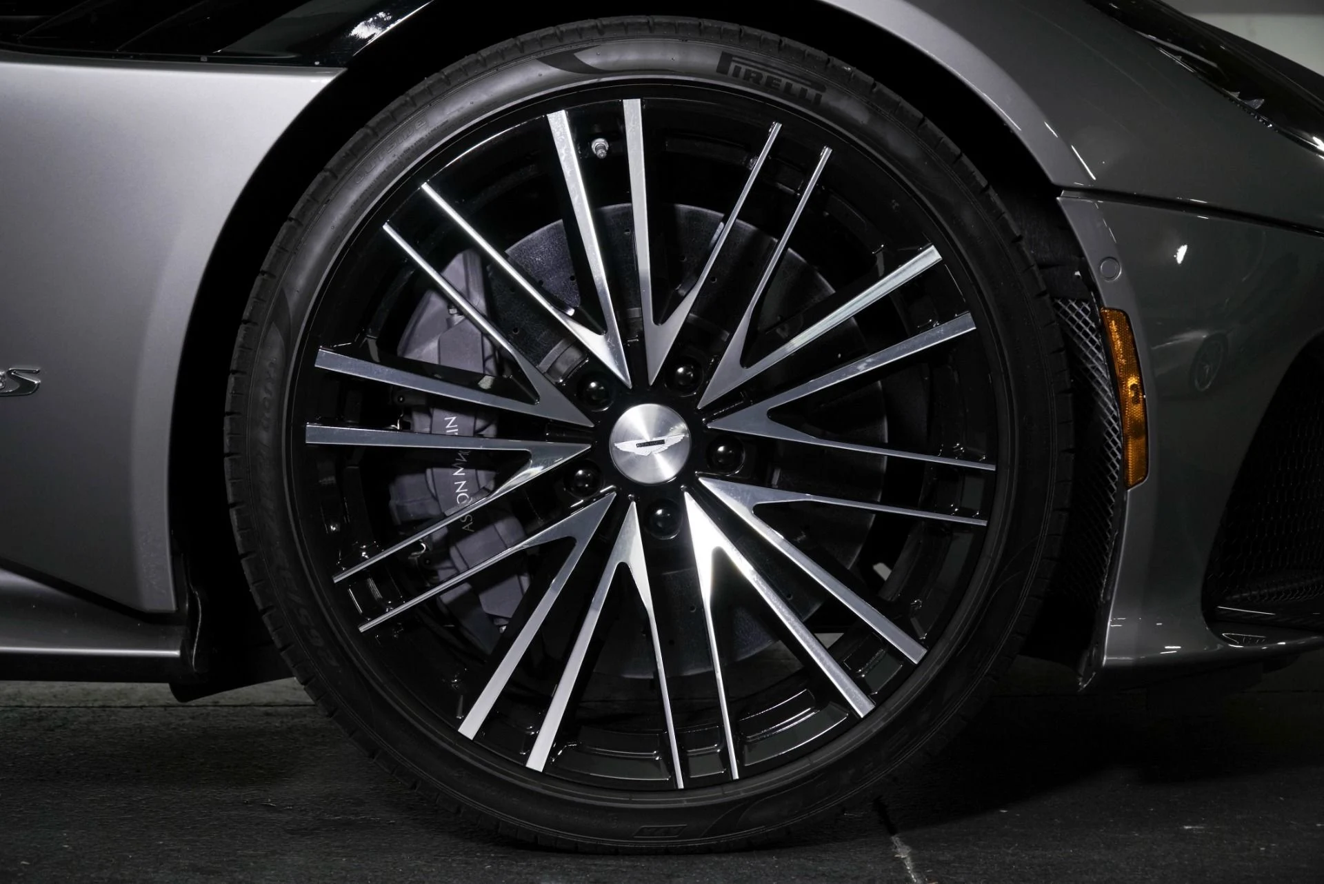 mph003_3513929057_Used_2020_Aston_Martin_DBS_Superleggera_1767029161_0bc26044ec