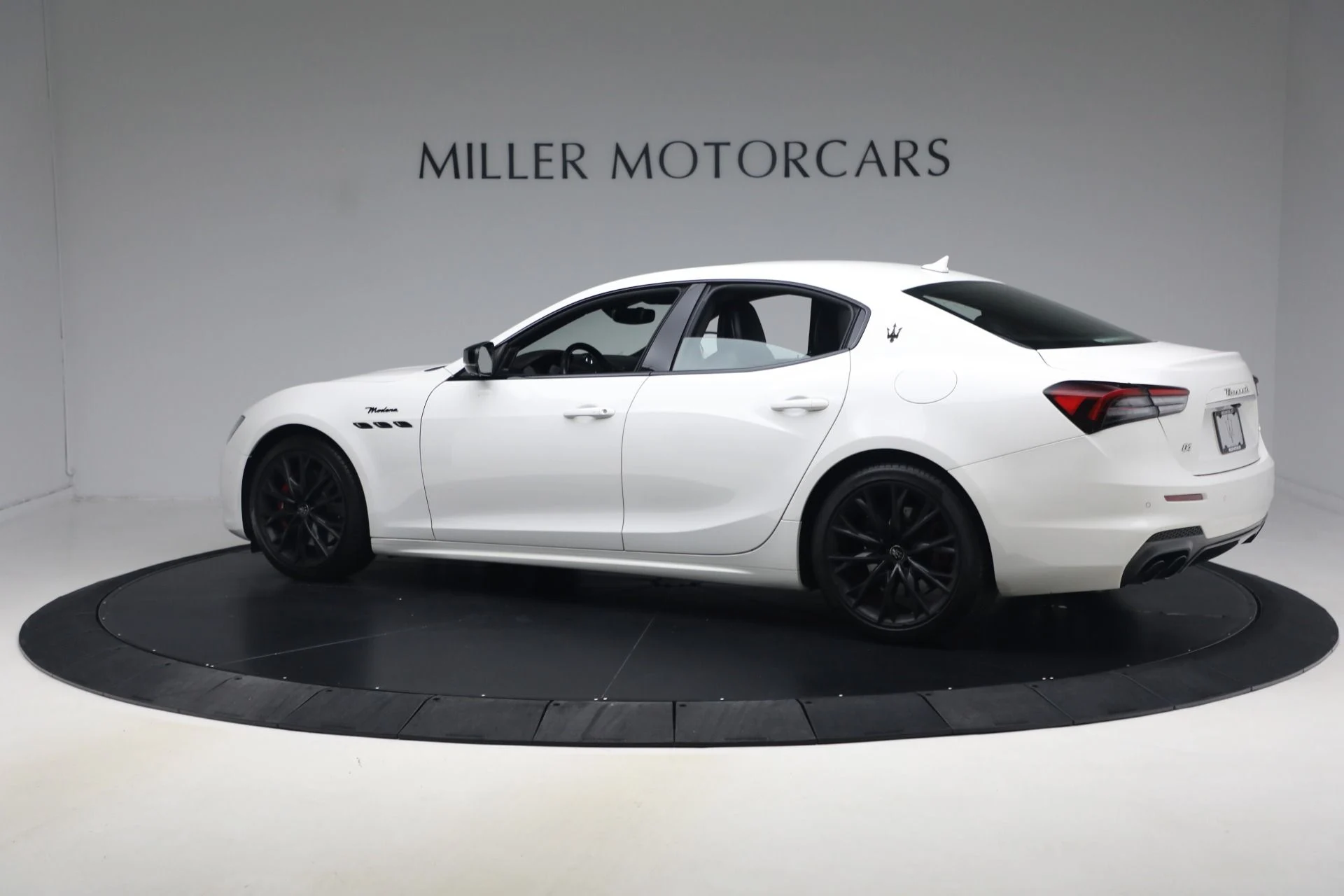 mph003_3530490708_Used_2022_Maserati_Ghibli_Modena_Q4_1788557289_ed1a1f9cb7