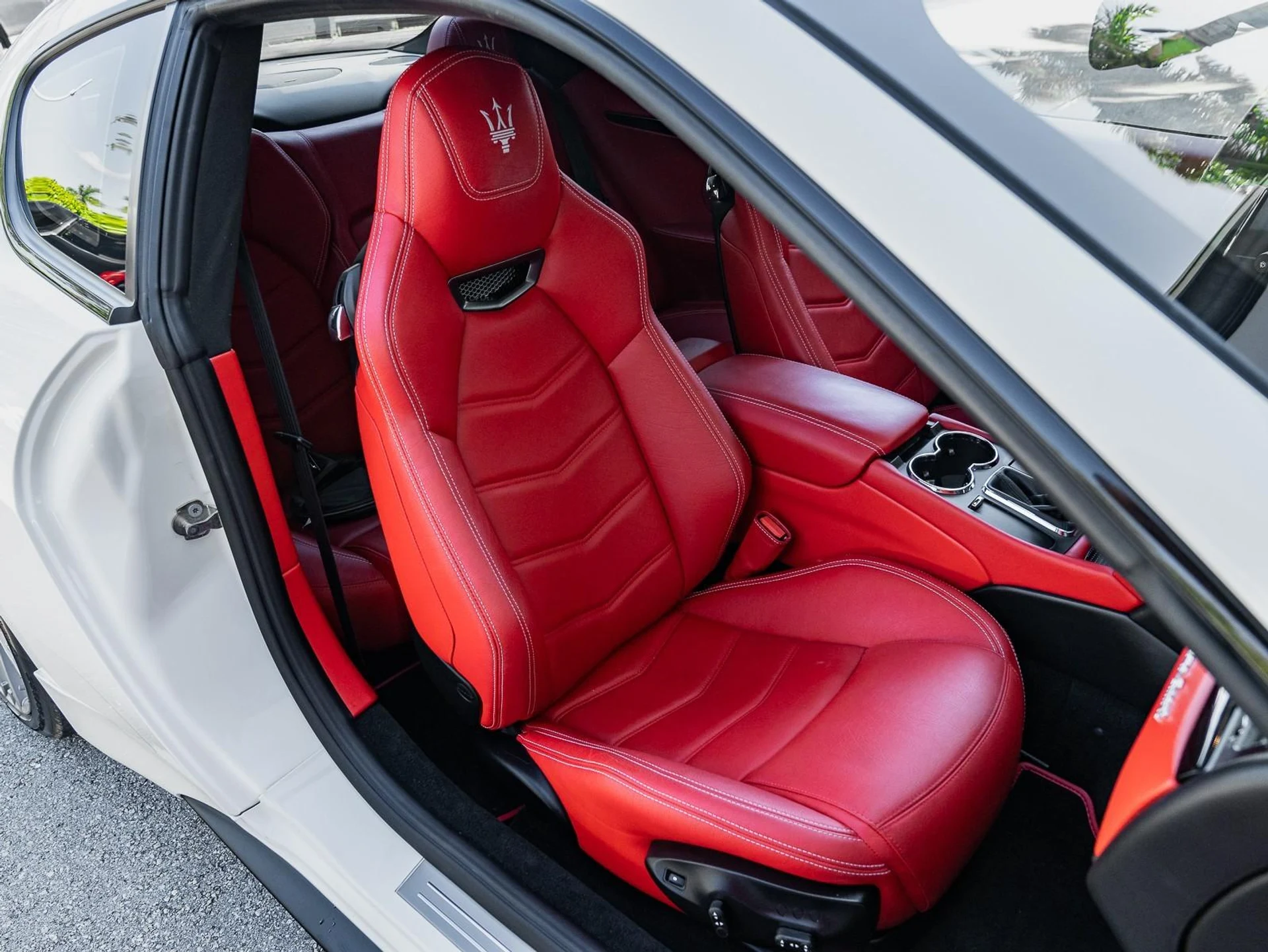mph003_3533471367_Used_2017_Maserati_Gran_Turismo_Sport_1759184181_227c1e8c70