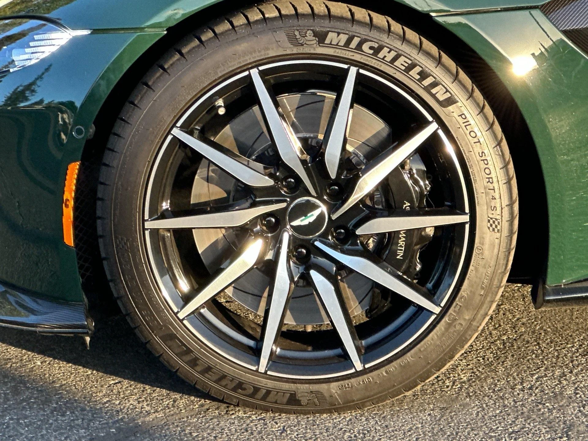 mph003_3550378608_Used_2019_Aston_Martin_Vantage_Timeless_CPO_1762507816_dd2dcec333