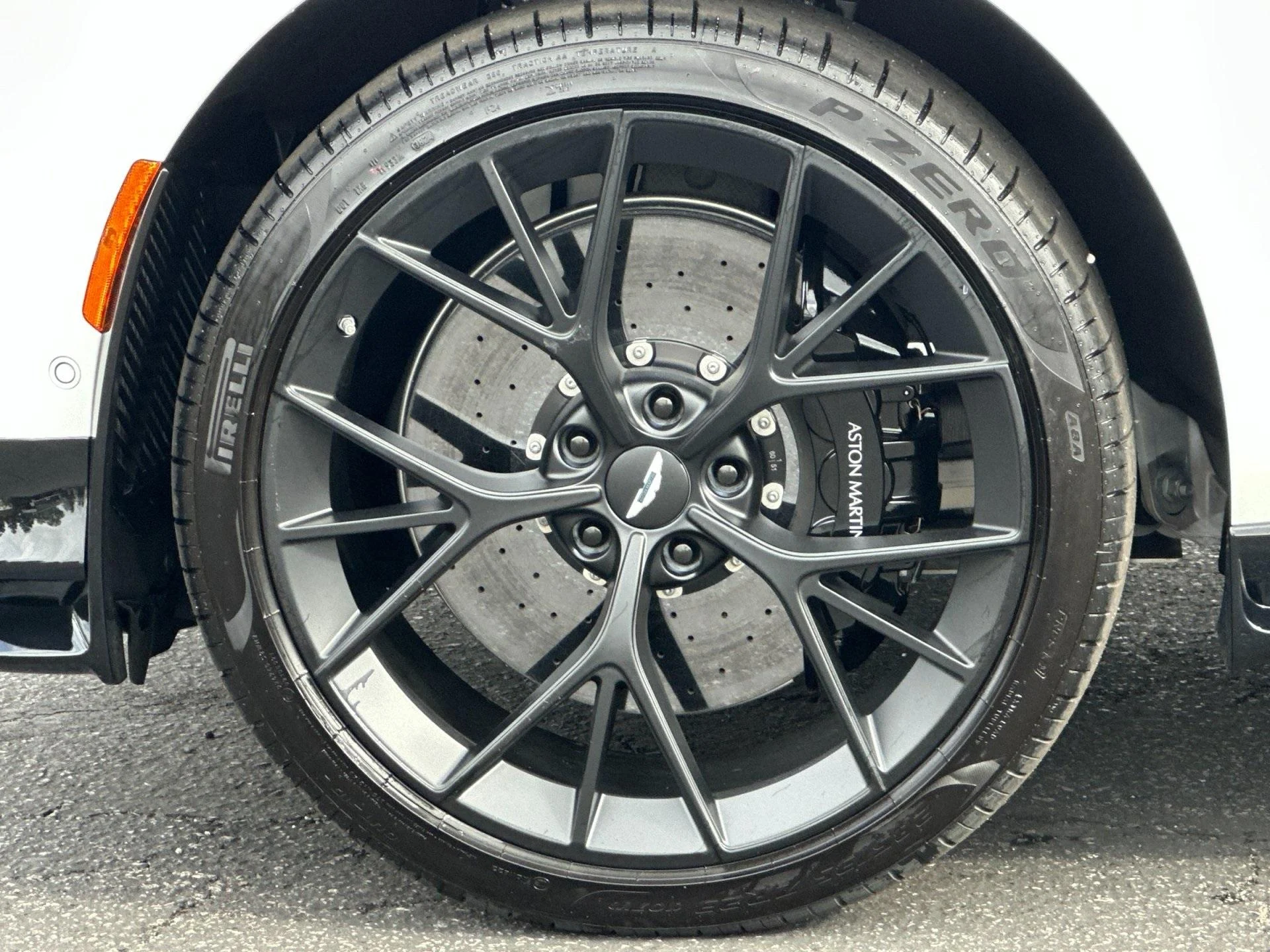 mph003_3555320571_New_2025_Aston_Martin_DBX_707_1759500512_4d2d70b366