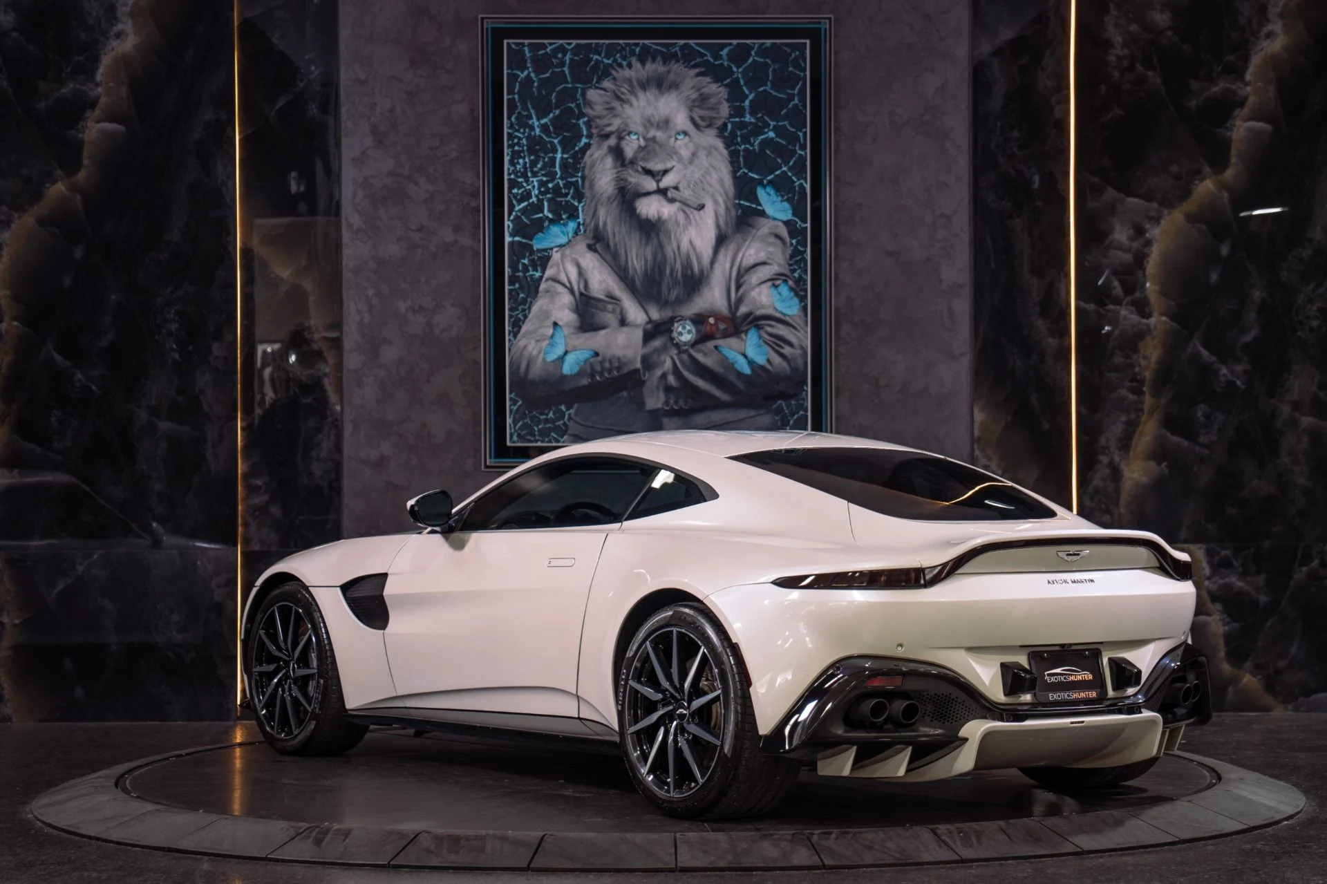 mph003_3557438008_Used_2019_Aston_Martin_Vantage_1792797785_f6b93f6171