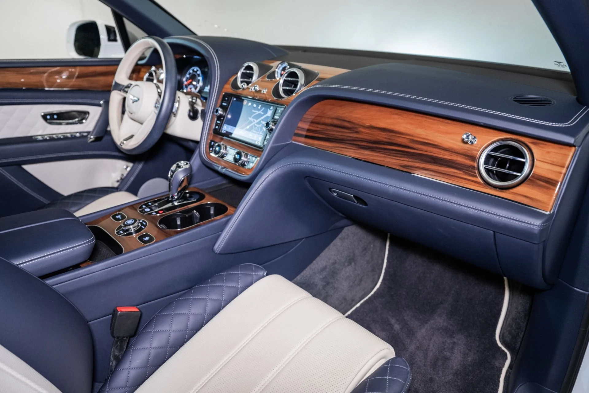 mph003_3566960472_Used_2019_Bentley_Bentayga_V8_1759420865_7aef9f9677