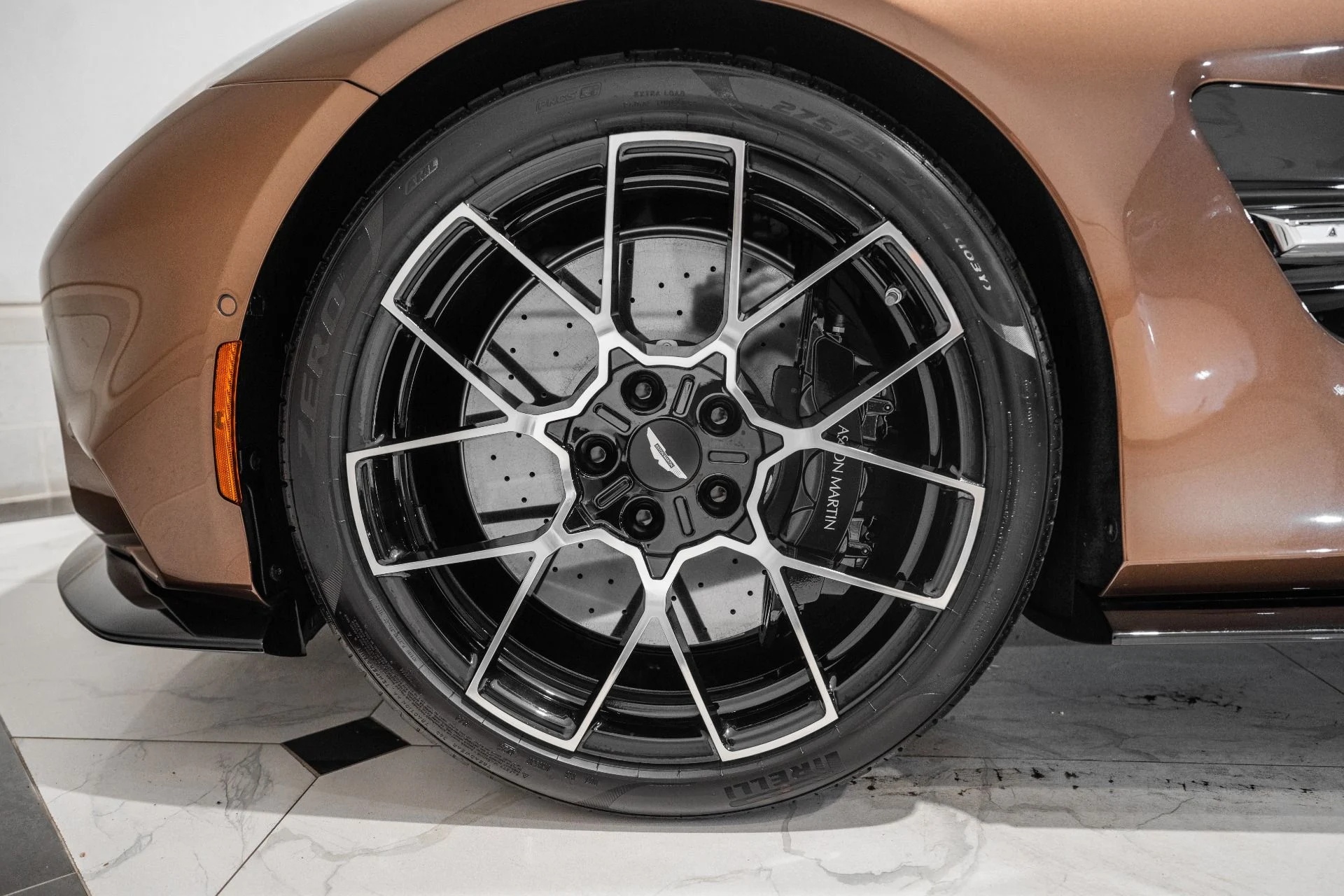 mph003_3570156478_New_2026_Aston_Martin_Vanquish_Volante_1783526001_7f205e339f