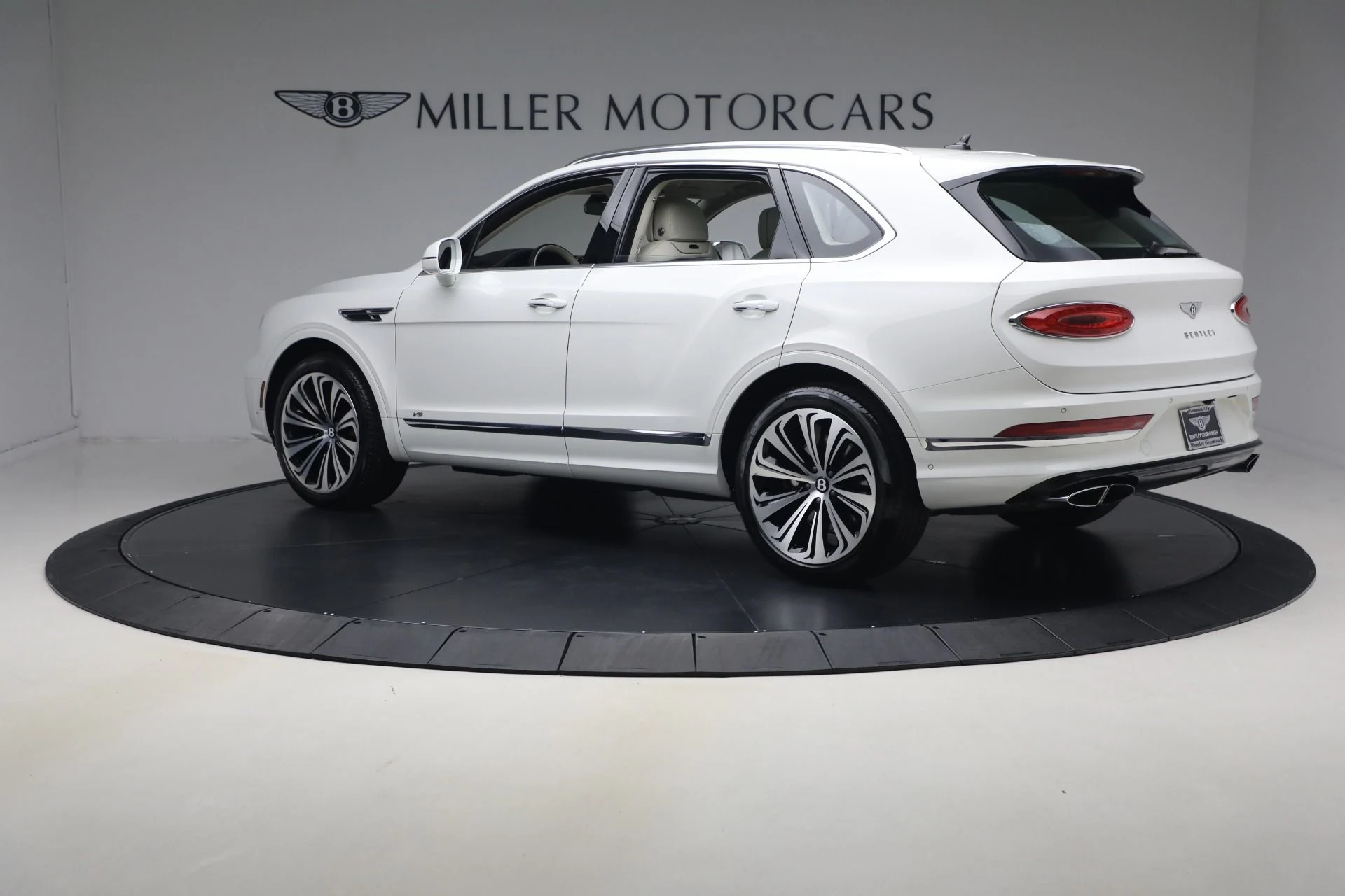 mph003_3571215597_Used_2022_Bentley_Bentayga_V8_1777753010_910df07a67
