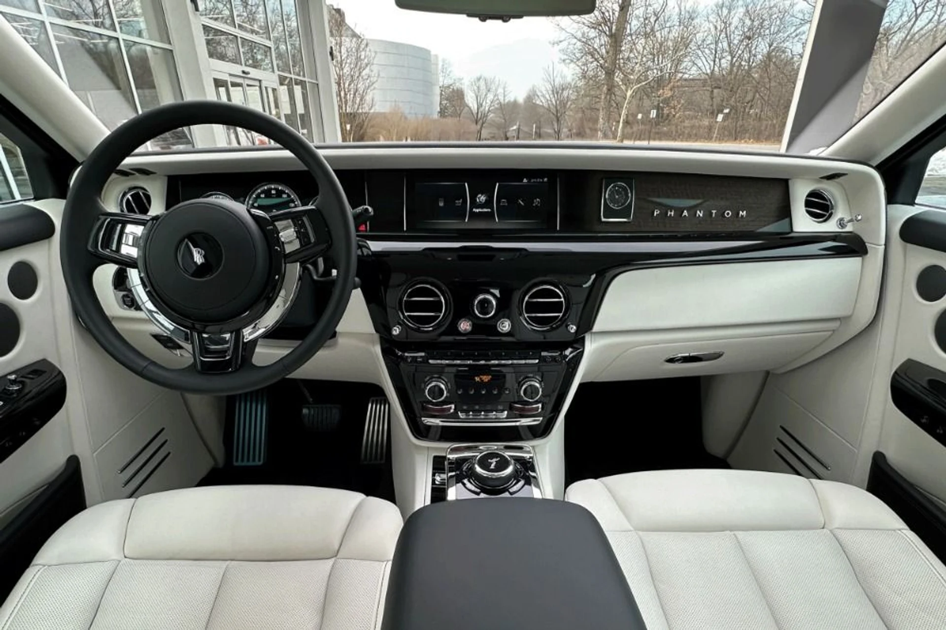 mph003_3577385736_Used_2023_Rolls_Royce_Phantom_1769430956_fd33220733