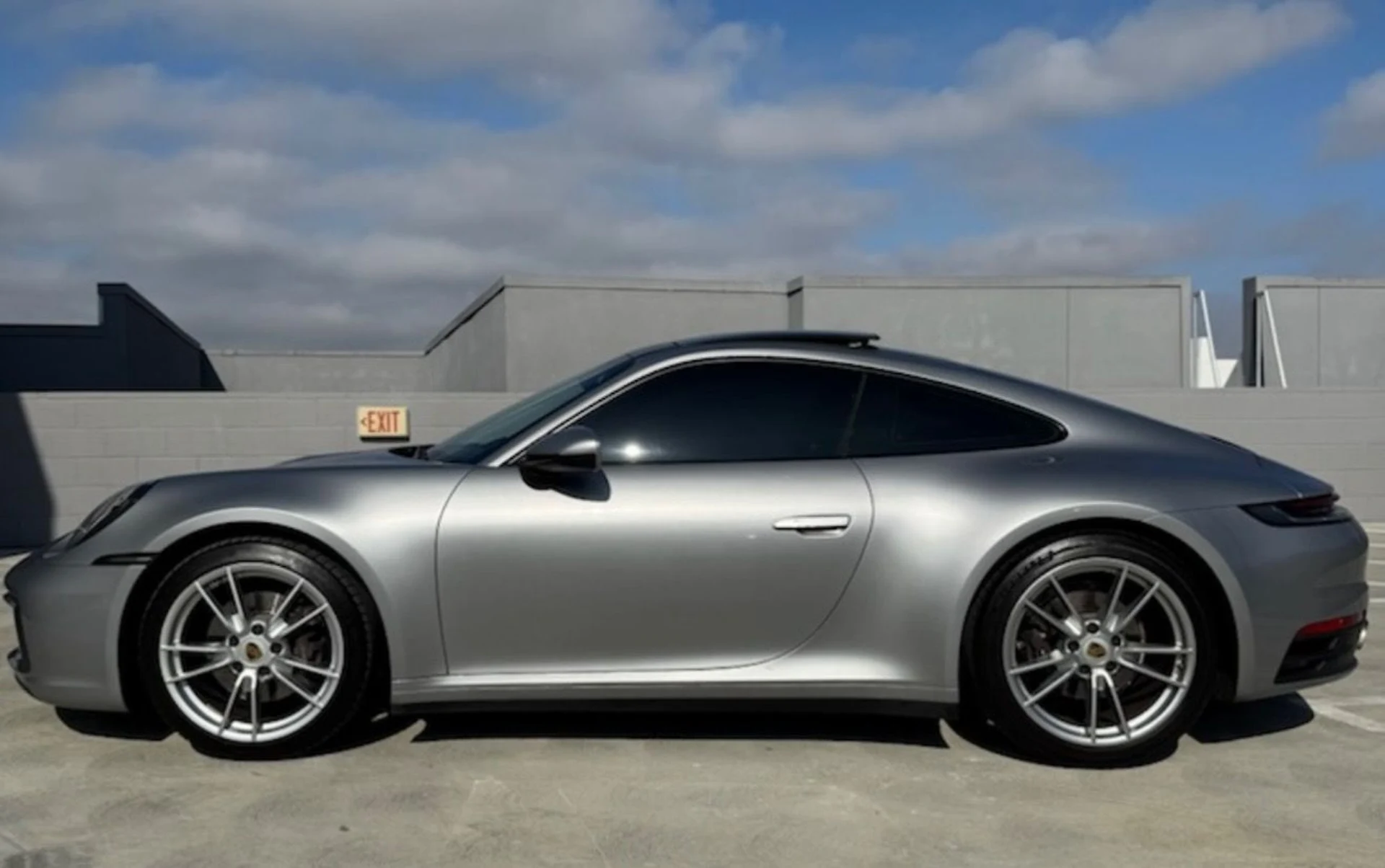 mph003_3585741324_Used_2020_Porsche_911_Carrera_1756417361_b2f9305431